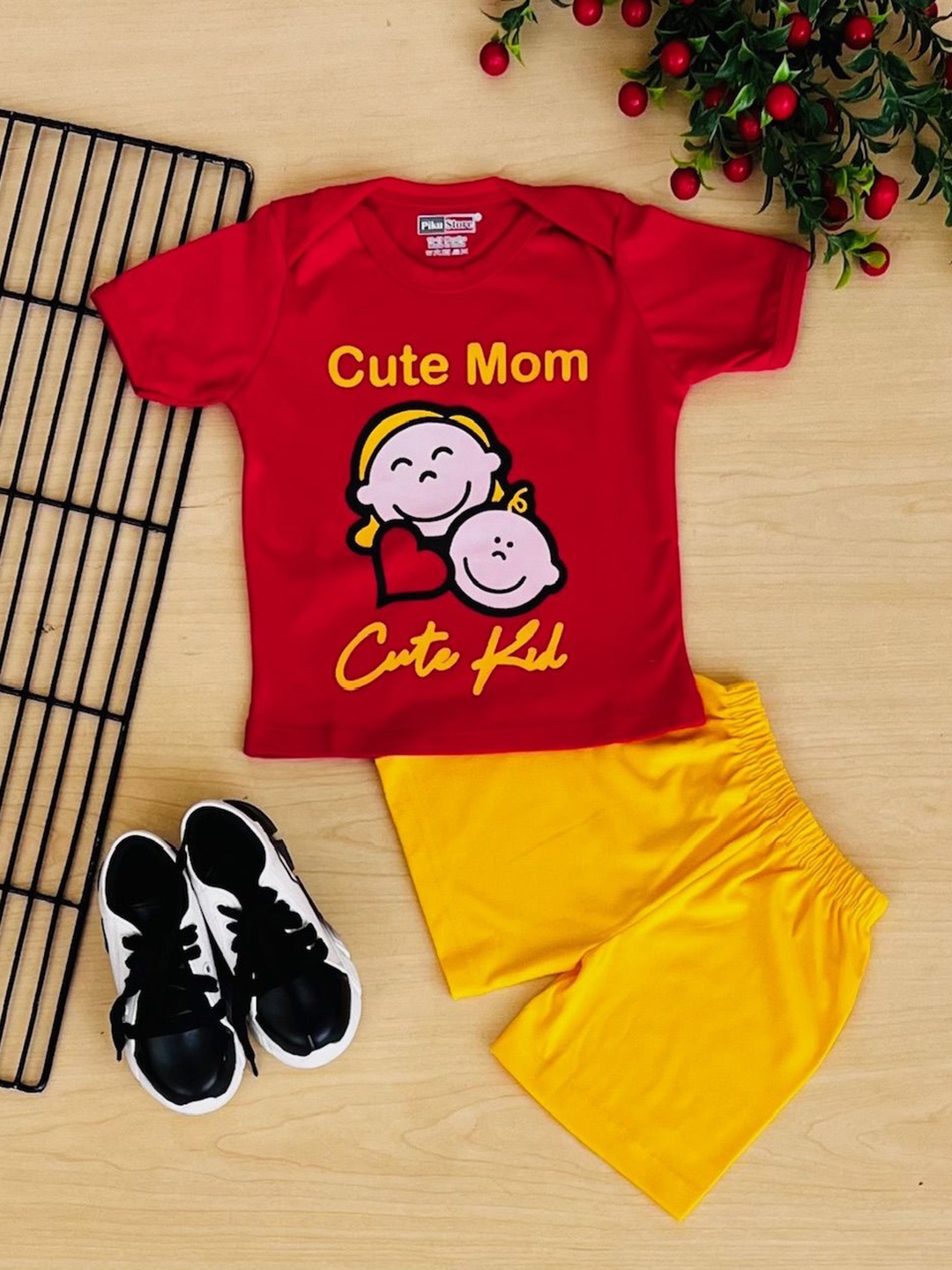 

Piku Store Kids Printed T-shirt With Shorts, Red