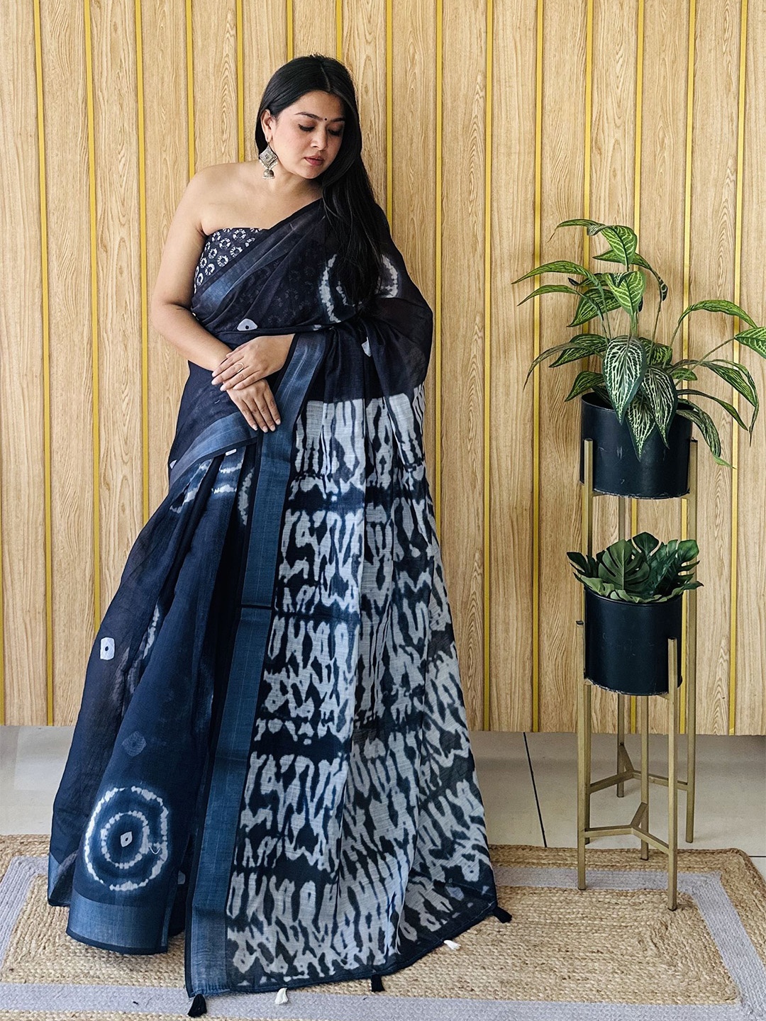 

Moda Rapido Zari Saree, Navy blue