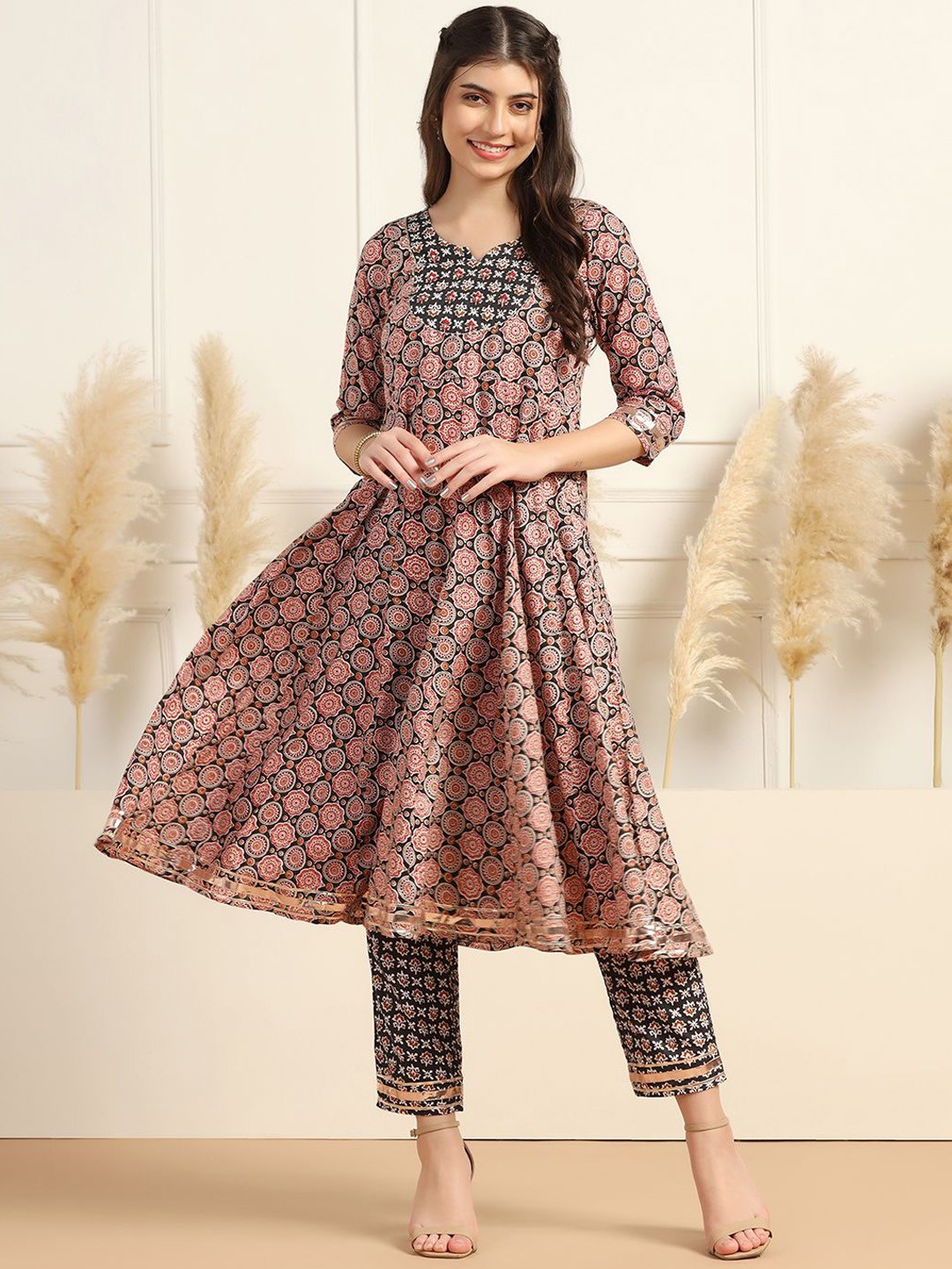 

Sangria Floral Printed Pleated Notch Neck Pure Cotton Anarkali Kurta With Trousers, Black