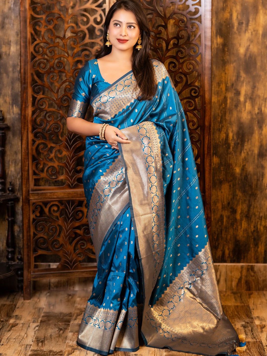 

DIVASTRI Ethnic Motifs Woven Design Zari Banarasi Saree, Blue