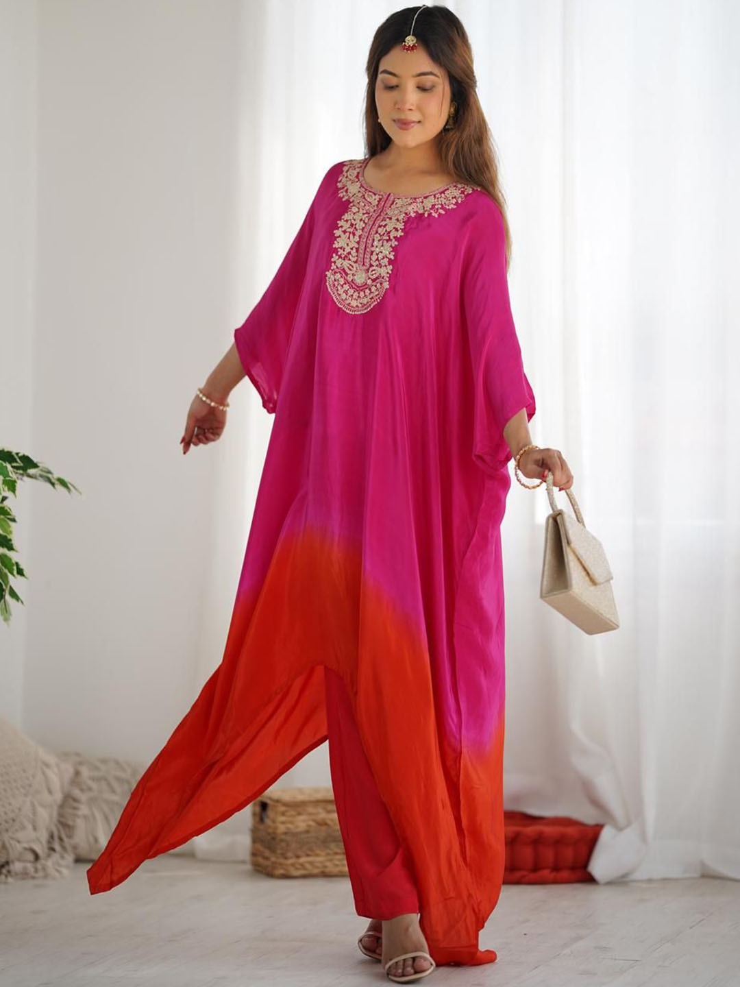 

WAMA TRENDZ Yoke Design Embroidered A-Line Ethnic Kaftan With Trousers, Pink