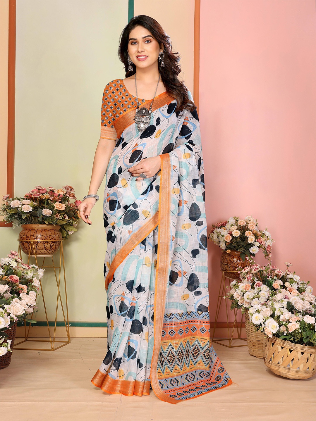 

Moda Rapido Printed Woven Design Zari Chanderi Saree, White