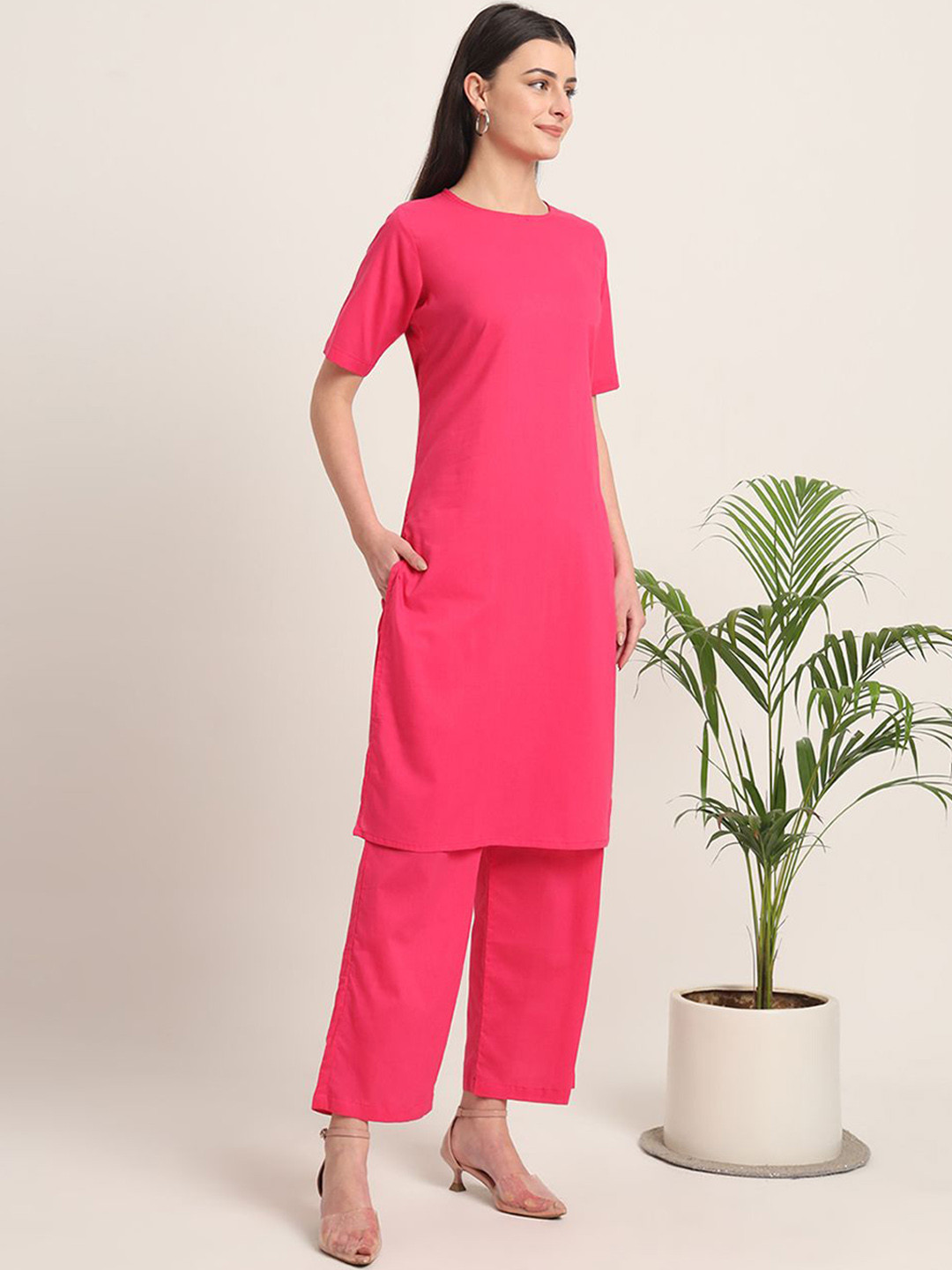 

Thevasa Round Neck Cotton Straight Kurta, Pink