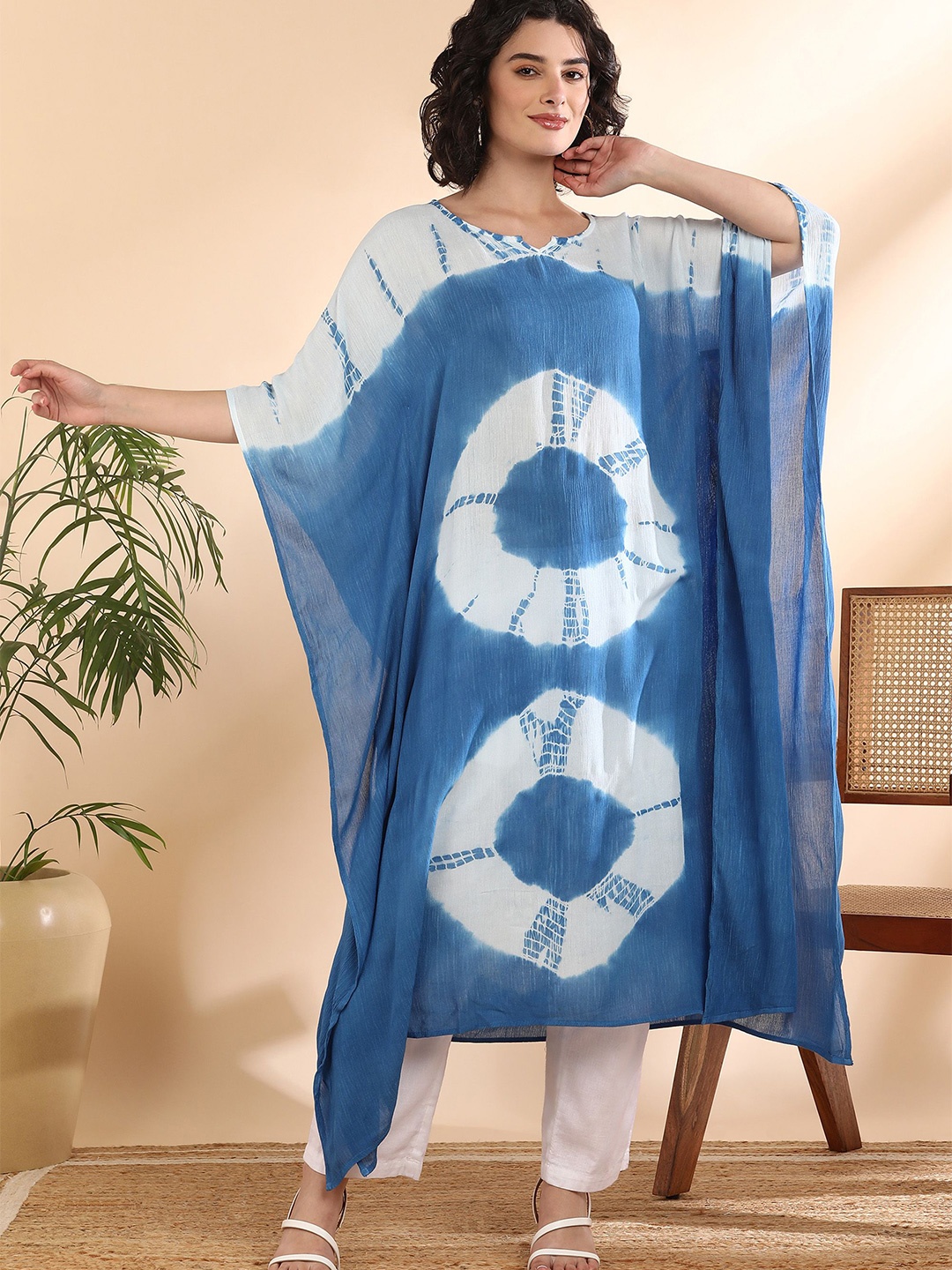 

Maaesa Abstract Dyed Flared Sleeves Kaftan Kurta, Blue