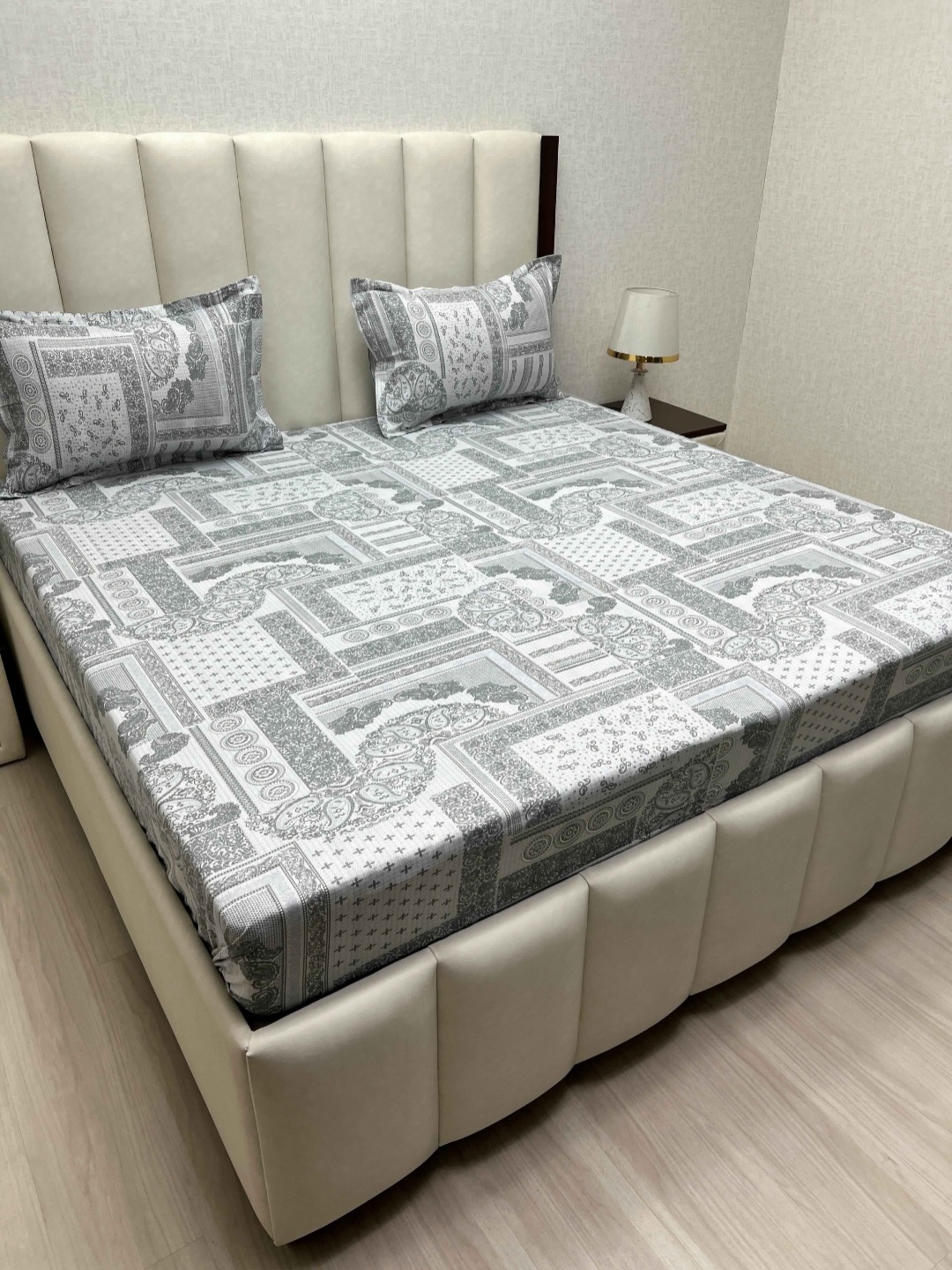 

Pure Decor Velar Grey Printed Pure Cotton 400 TC Super King Bedsheet Set 2.74 m x 3.04 m