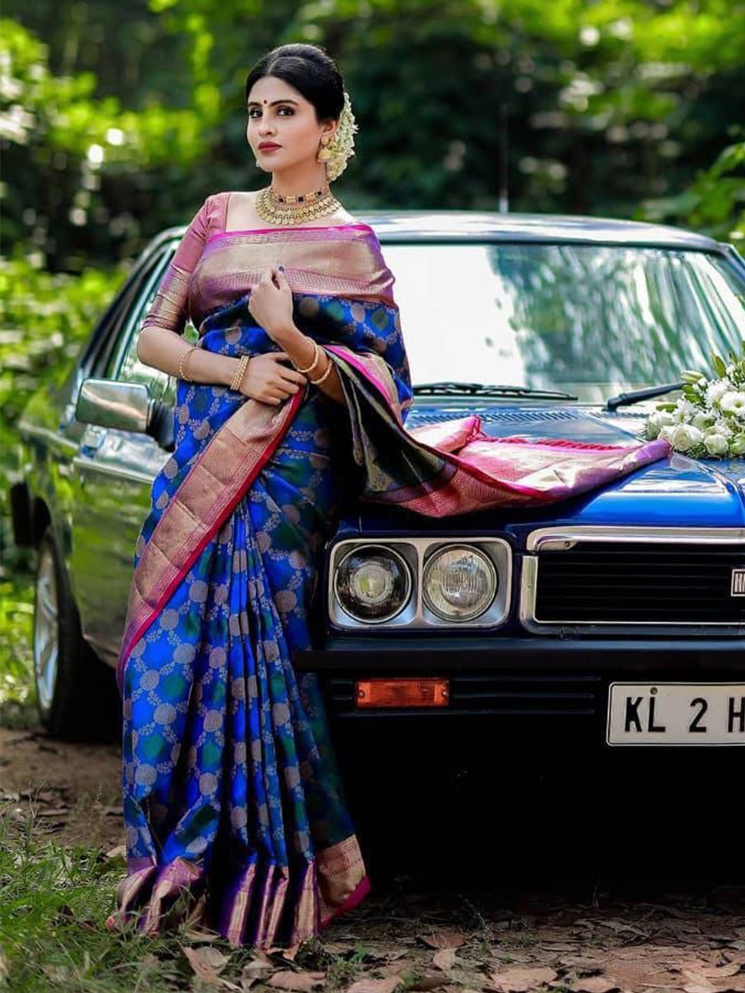 

JULEE Woven Design Zari Pure Silk Banarasi Saree, Blue
