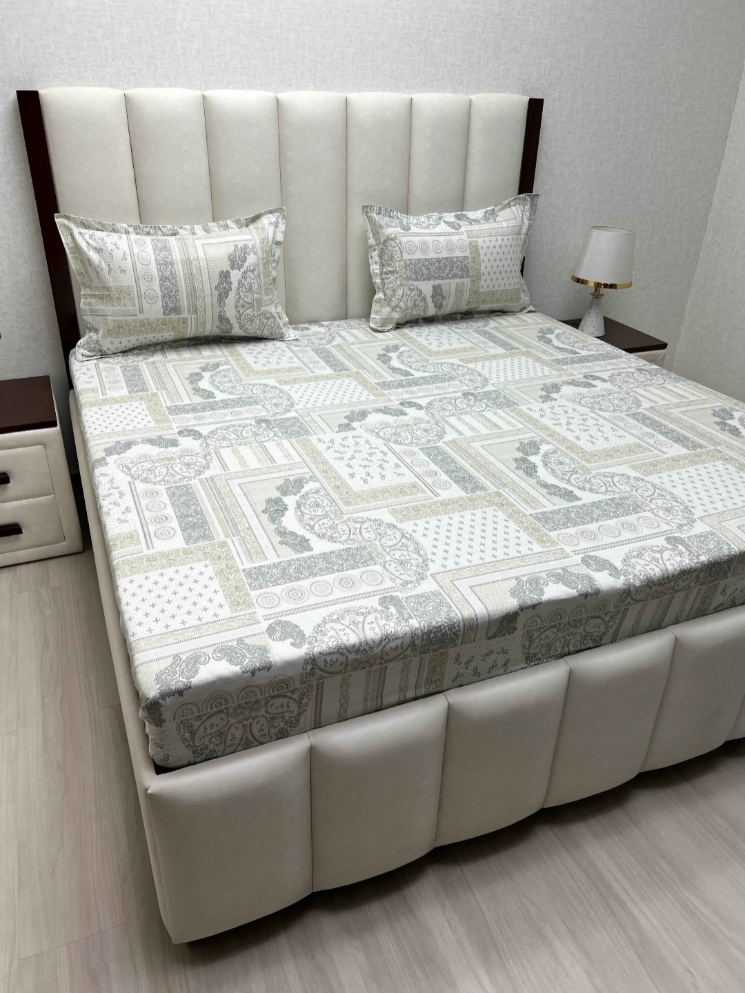 

Pure Decor Velar Green Printed Pure Cotton 250 TC Super King Bedsheet Set 2.74 m x 3.04 m, White
