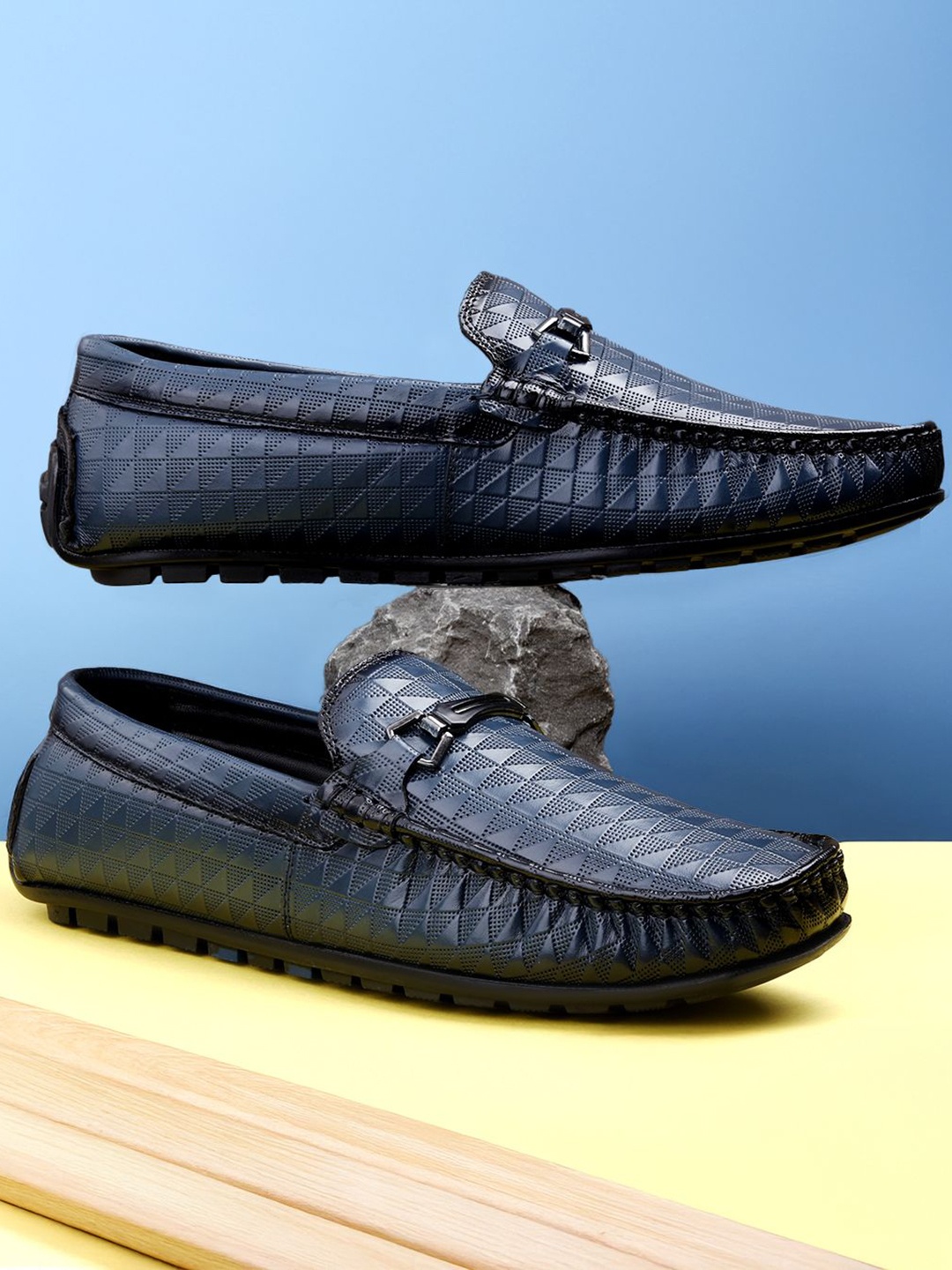 

The Roadster Lifestyle Co Men Textured Leather Loafers, Blue