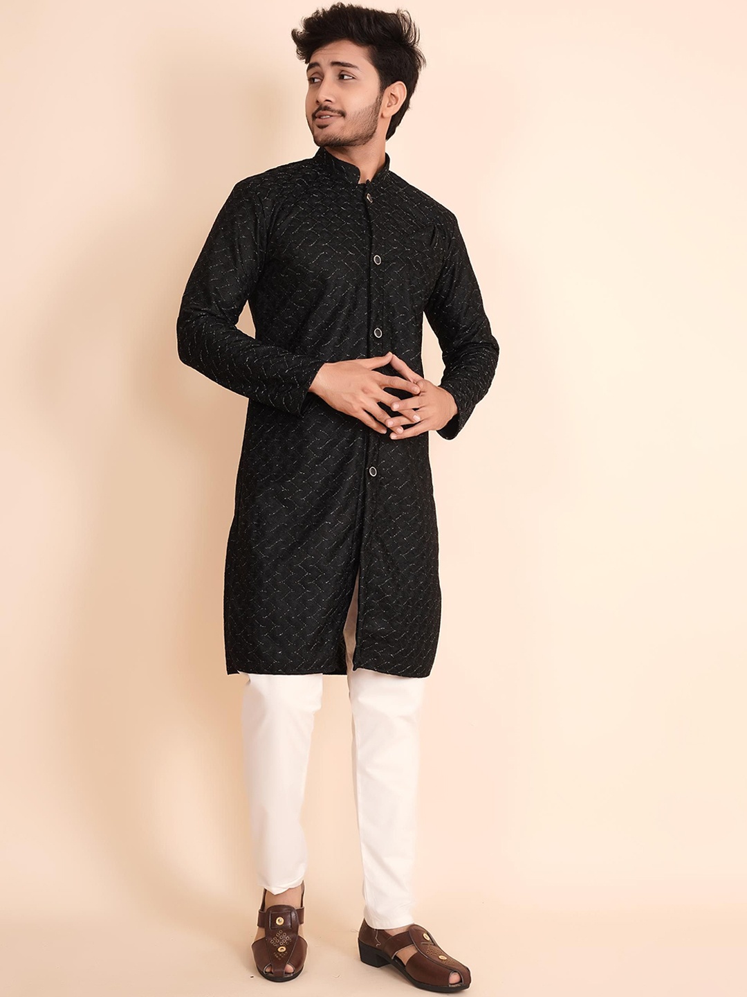

BLURR Chevron Embroidered Mandarin Collar Cotton Silk Straight Kurta, Black