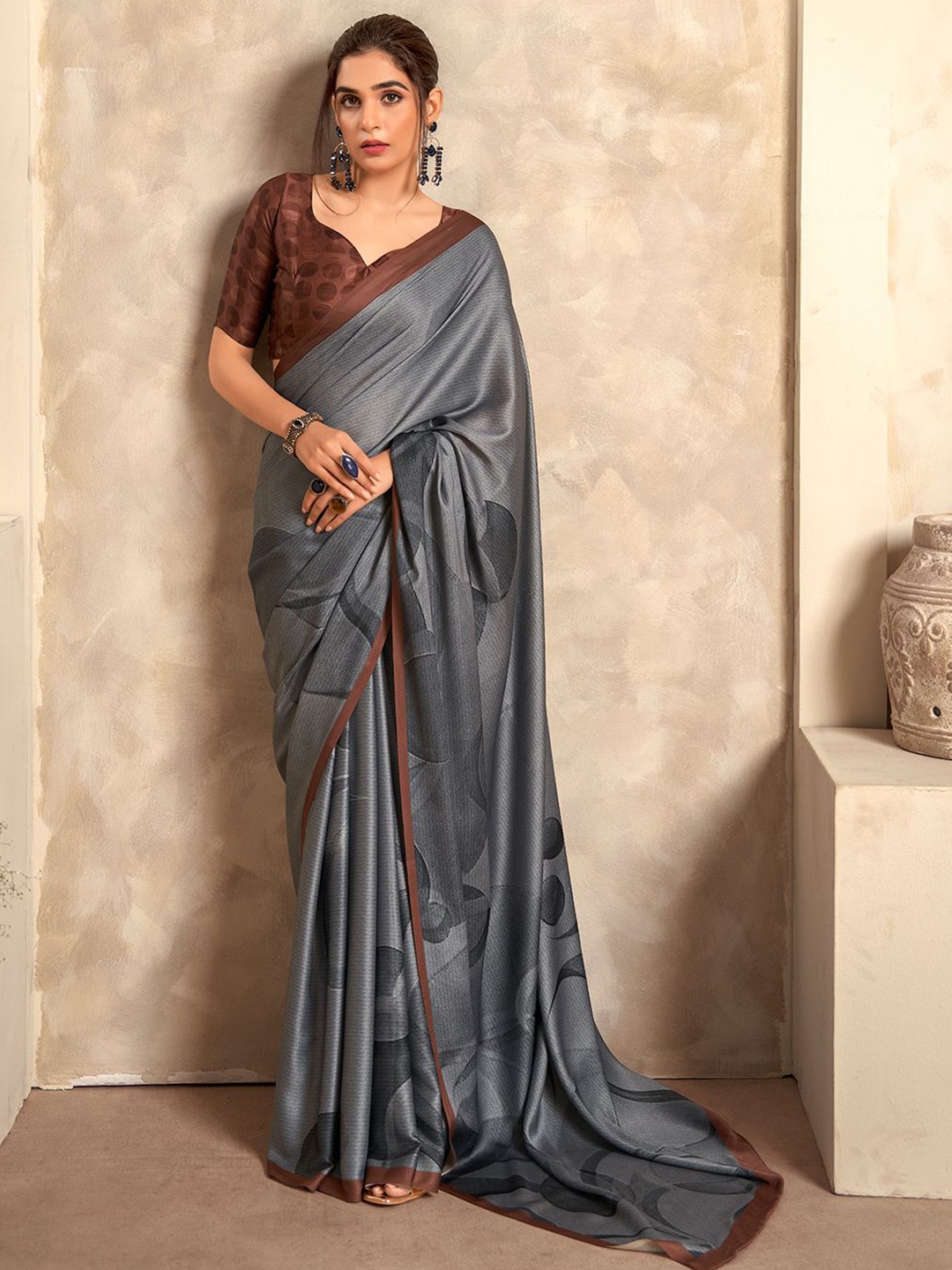 

DIVASTRI Satin Saree, Grey