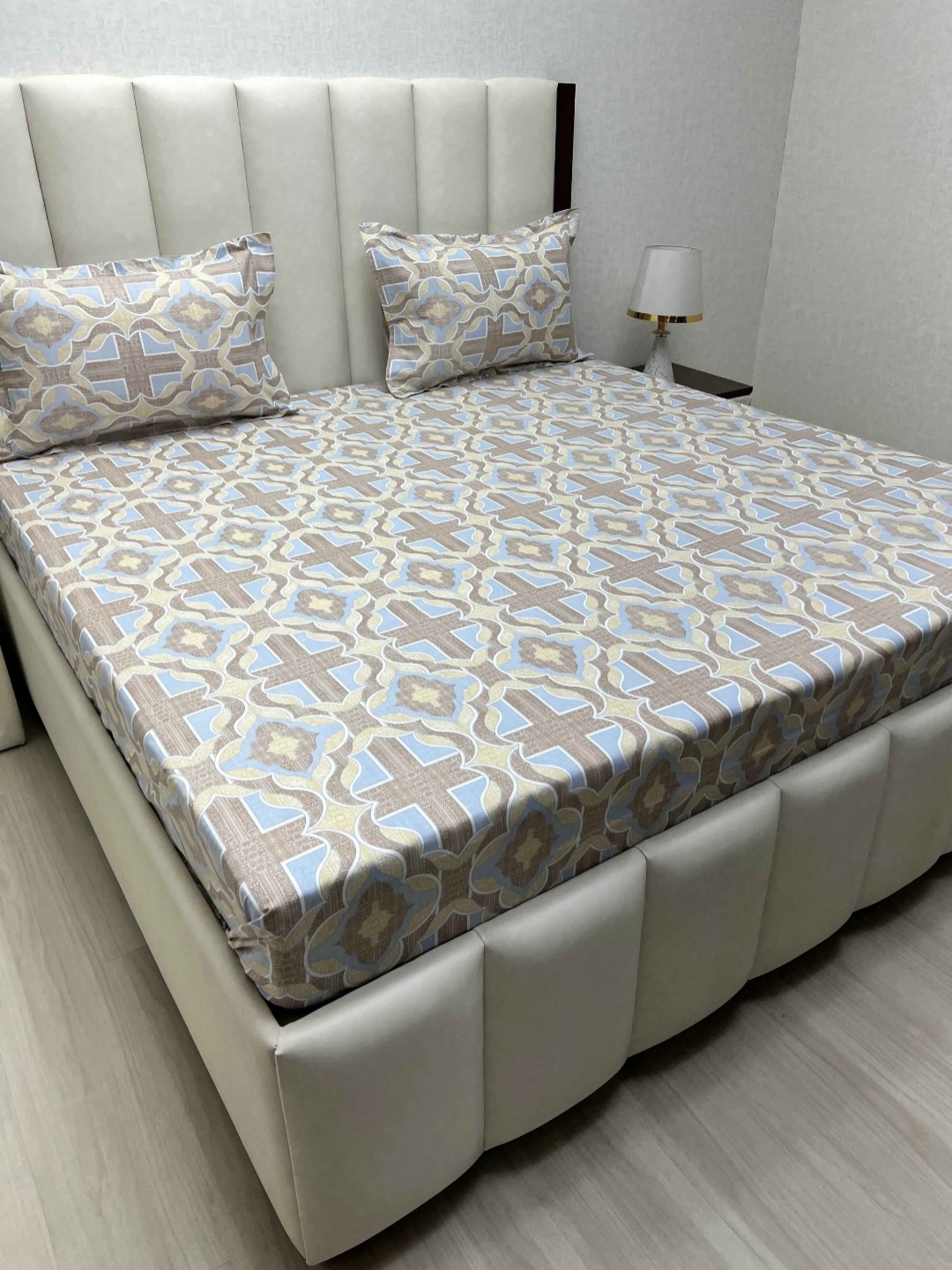 

Pure Decor Velar Brown Printed Pure Cotton 240 TC Super King Bedsheet Set 2.74 m x 3.04 m