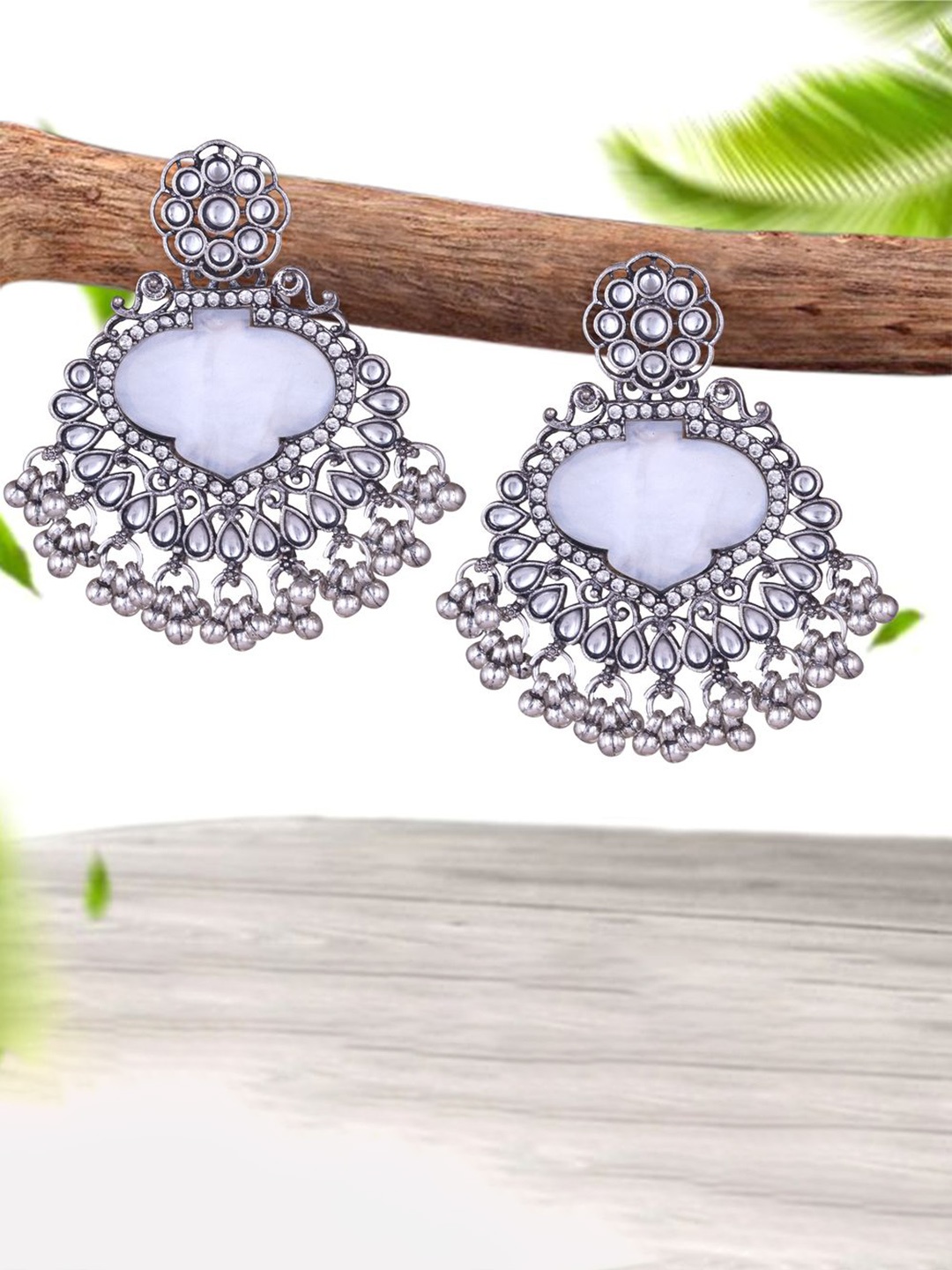 

DIVASTRI Silver Plated Kundan Studded Contemporary Drop Earrings