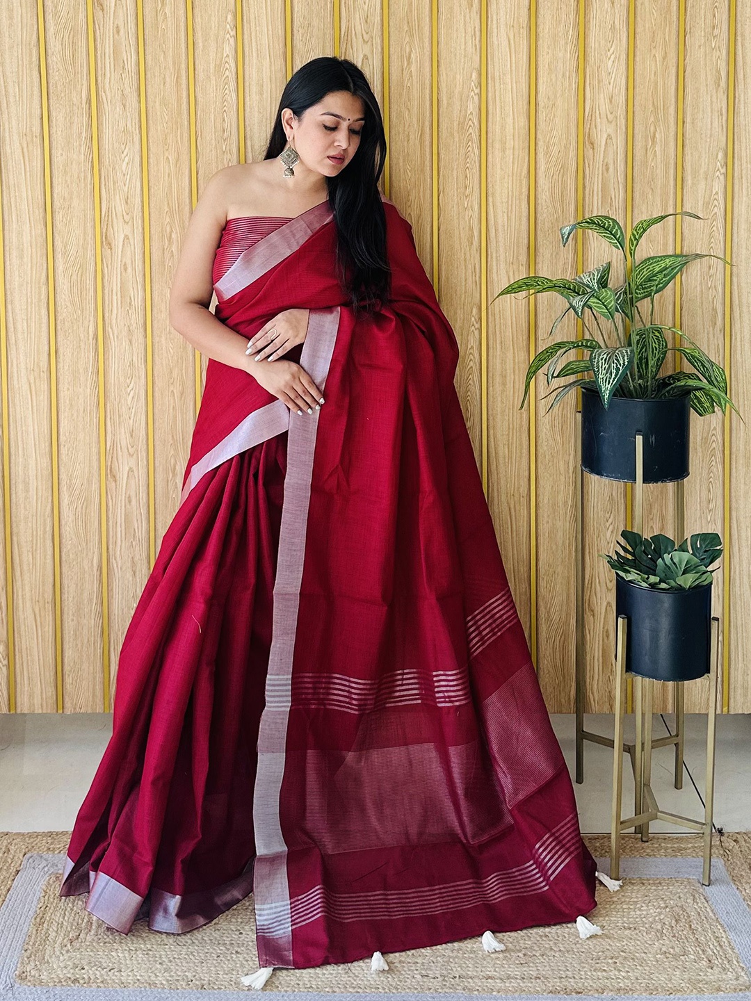 

Moda Rapido Zari Saree, Red