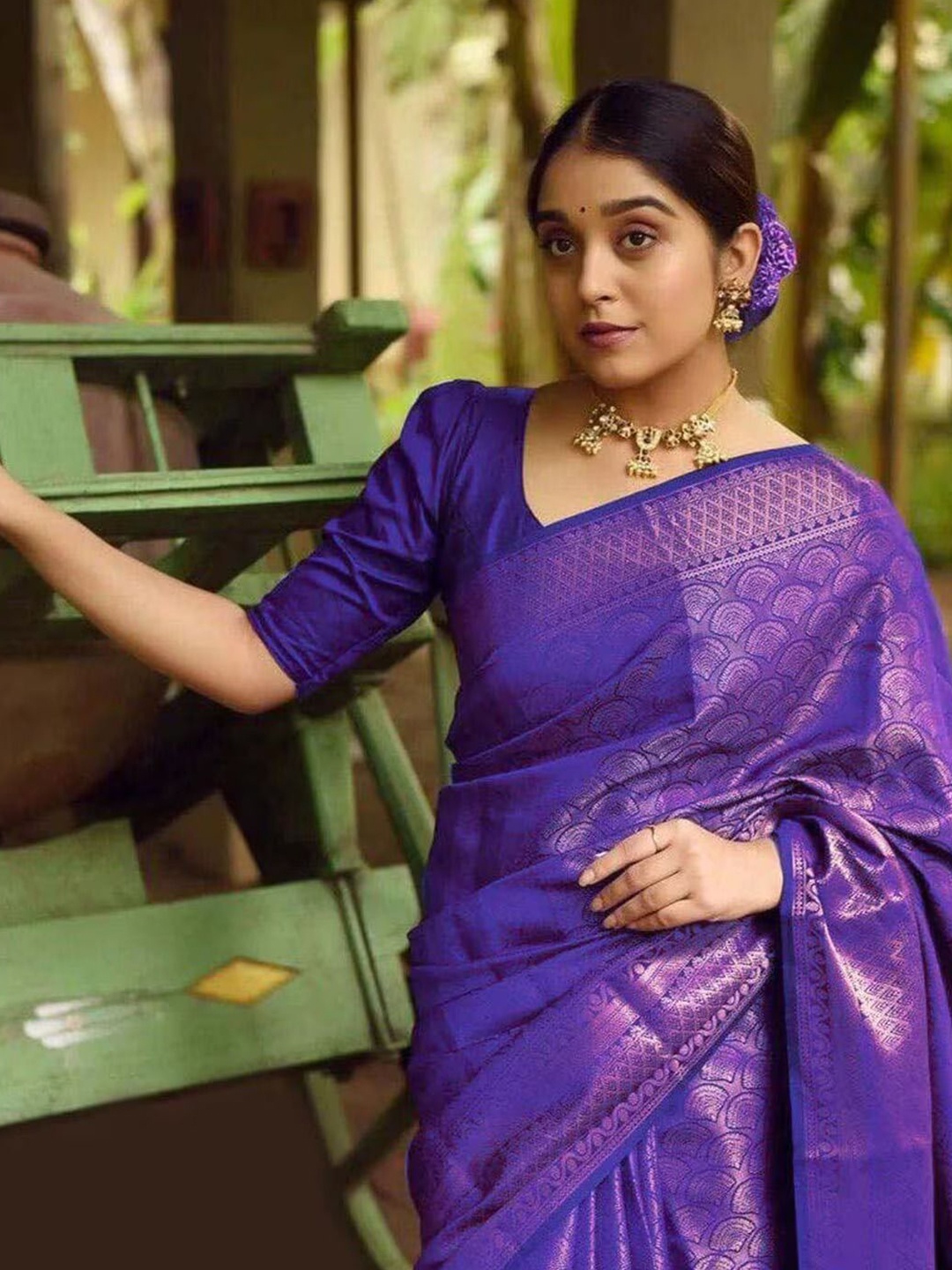 

LADY SHOPI Woven Design Zari Pure Silk Banarasi Saree, Purple
