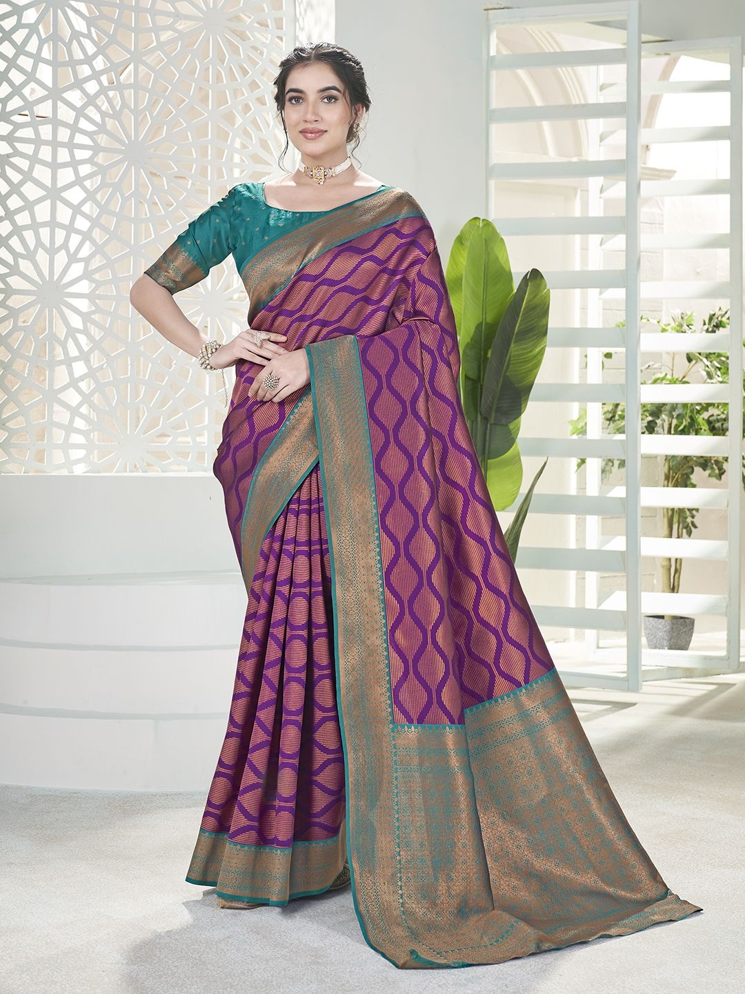 

Sangria Woven Design Saree With Blouse, Purple