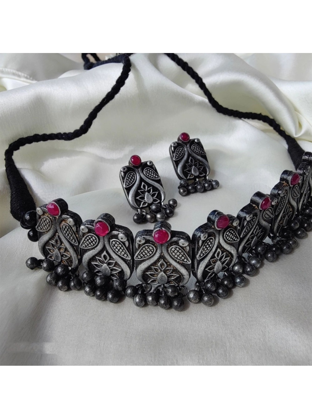 

Sangria Artificial Stones Studded Oxidised Choker Jewellery Set, Silver