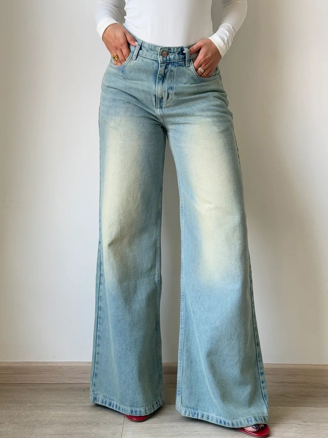 

Off Duty India Women Wide Leg High-Rise Light Fade Cotton Jeans, Blue