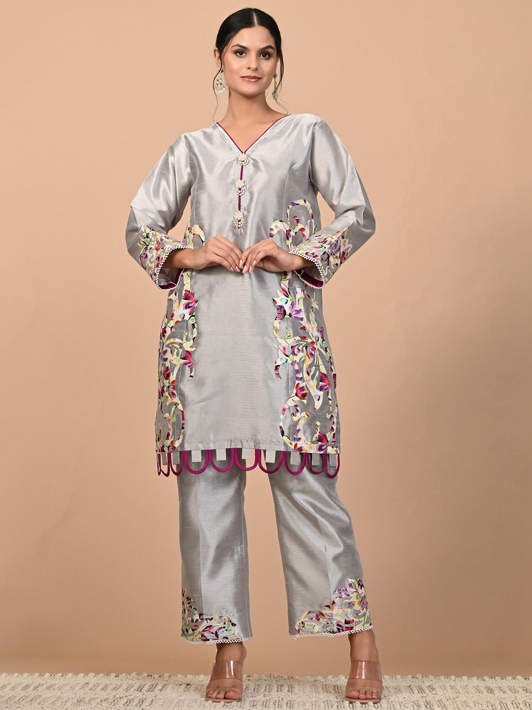 

ZARIKALI Floral Printed Pure Silk V-Neck Straight Kurta With Trousers, Grey