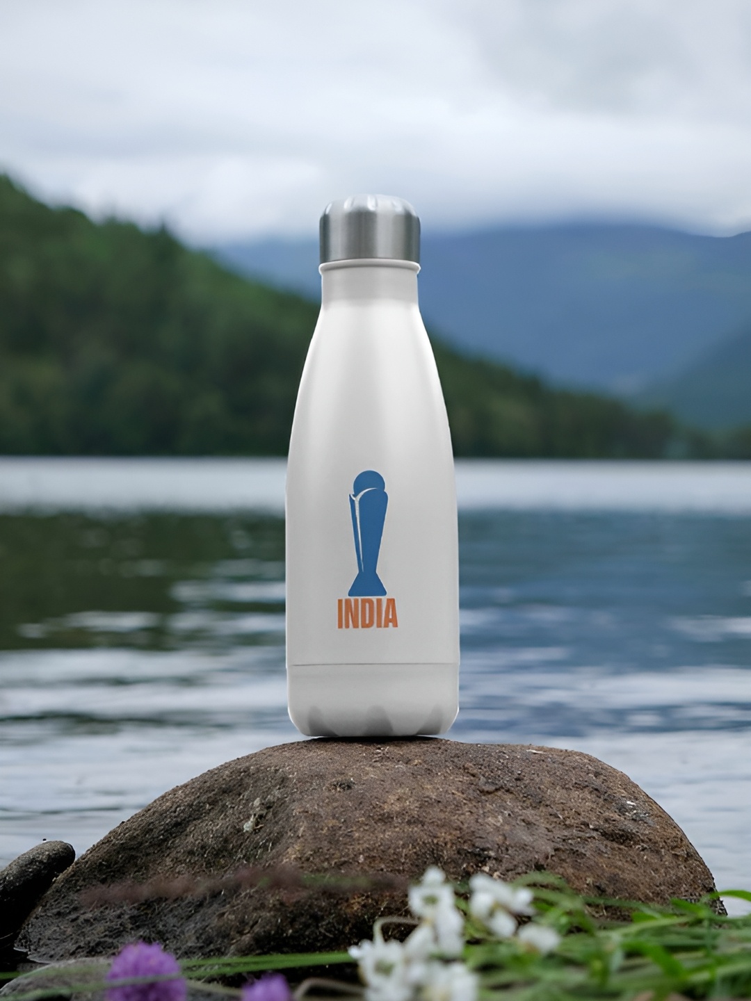 

FanCode White & Blue Stainless Steel Printed Vacuum Insulated Water Bottle 500 ml