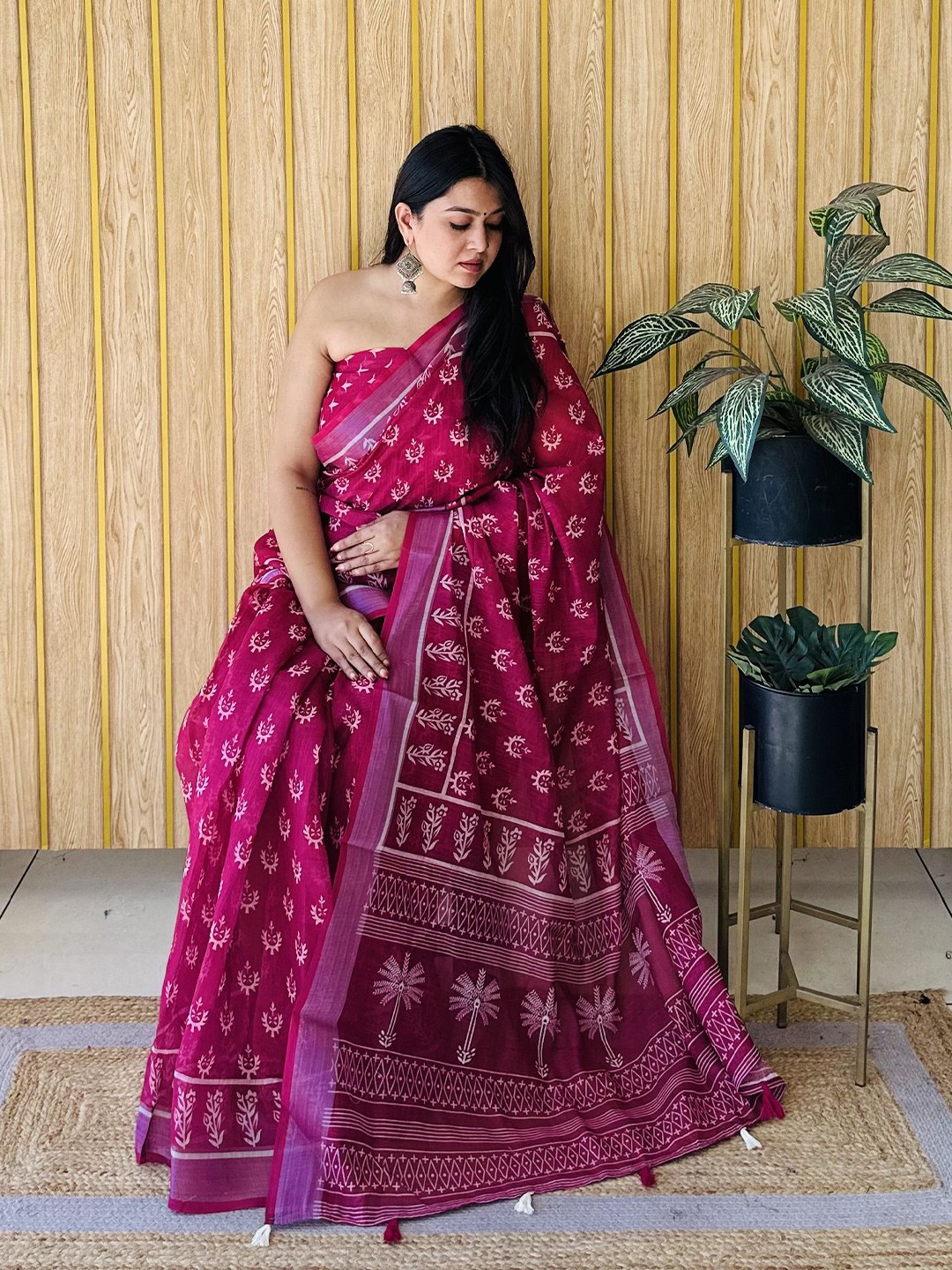 

Moda Rapido Floral Zari Saree, Pink