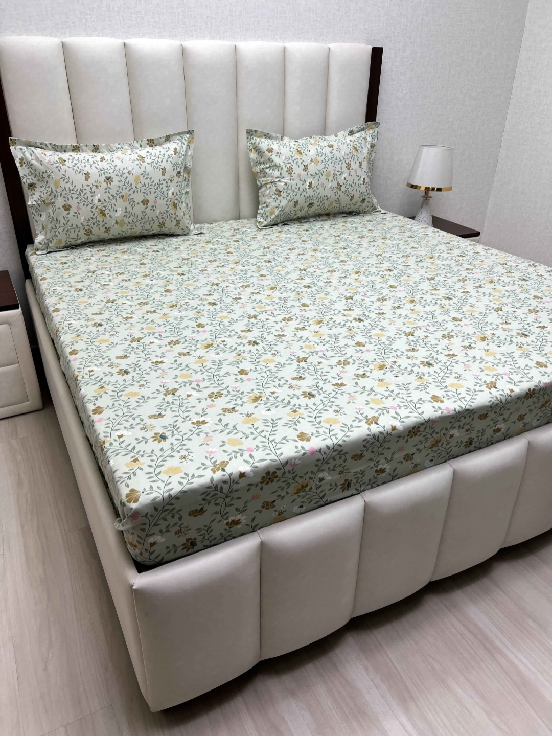 

Pure Decor Velar Green & White Printed Cotton King Bedsheet Set 2.74 m x 3.04m