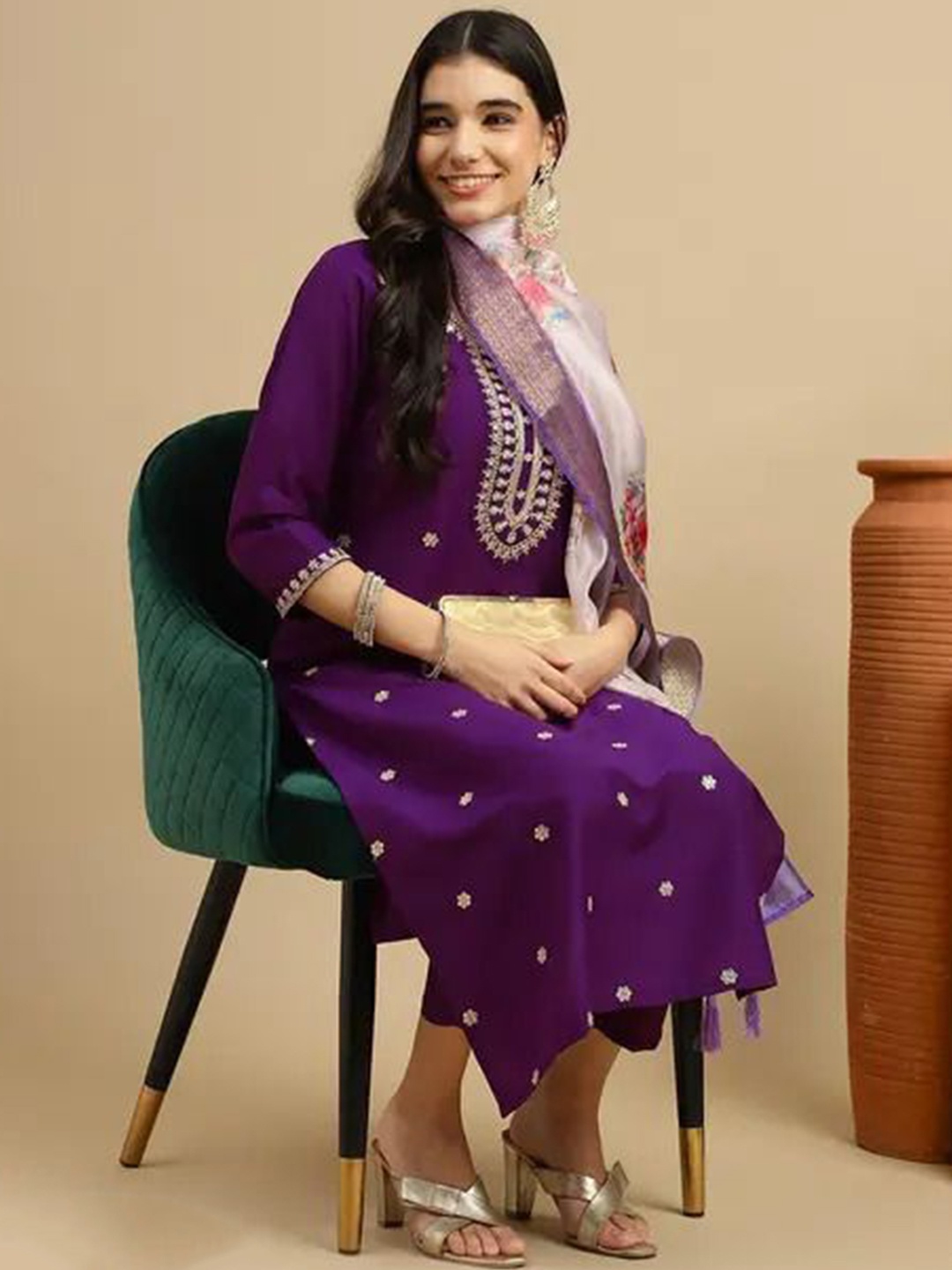 

Bought First Floral Embroidered Straight Thread Work Kurta With Pyjamas And Dupatta, Lavender