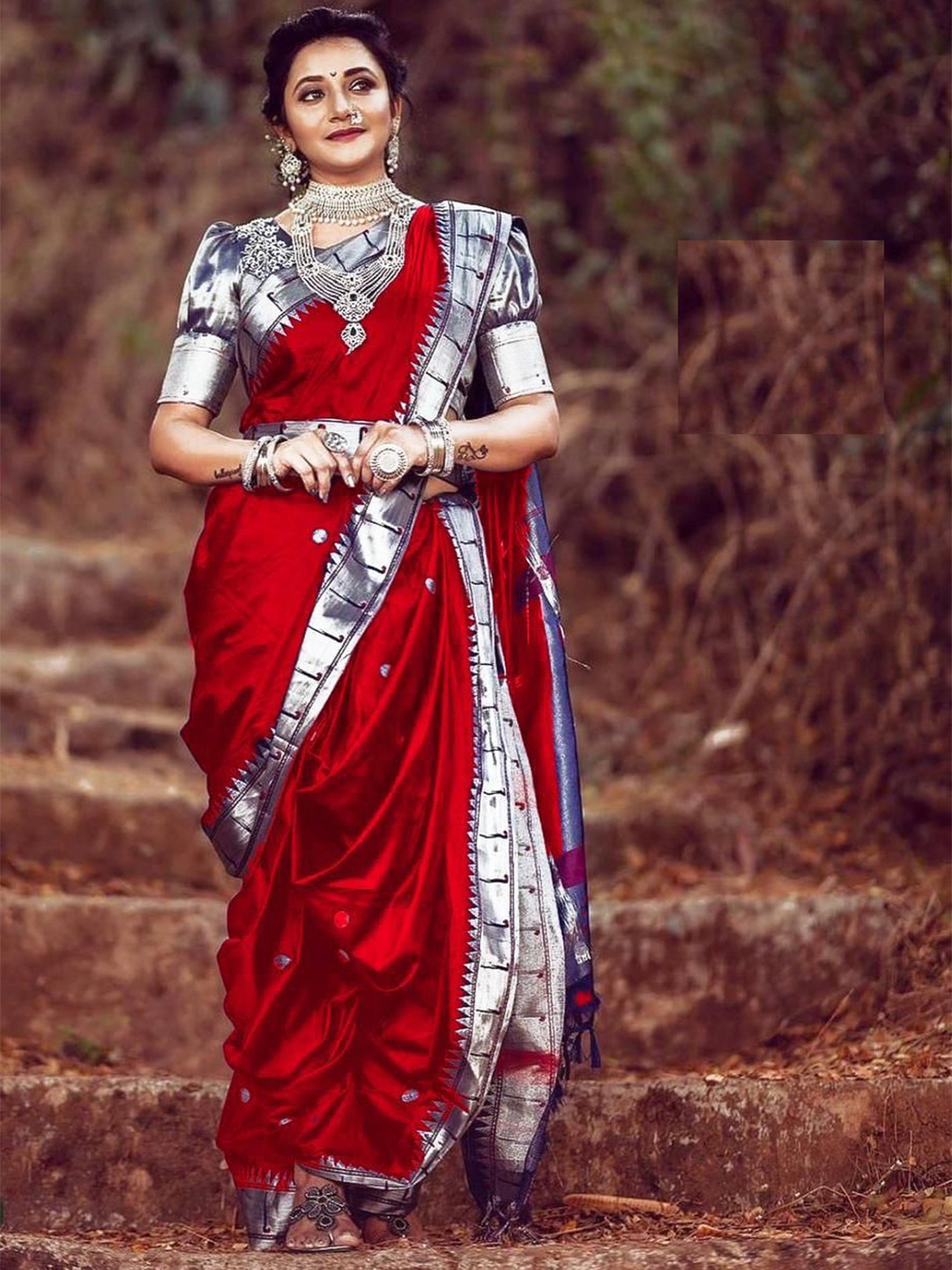 

JULEE Woven Design Zari Pure Silk Banarasi Saree, Red