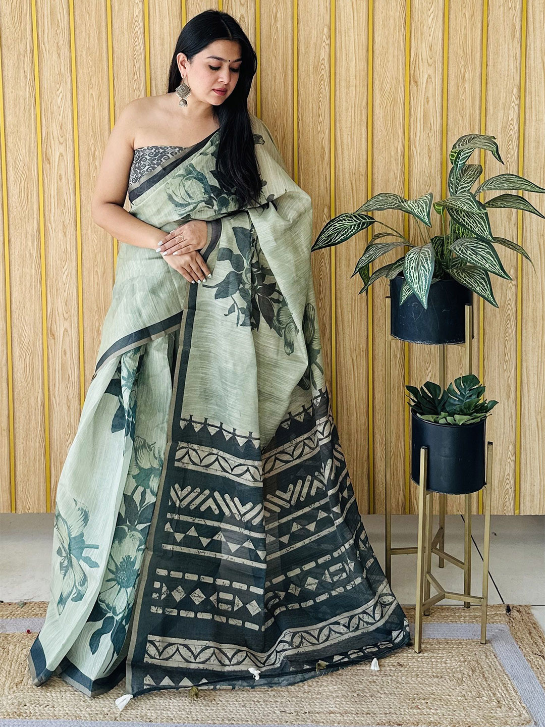 

Moda Rapido Floral Zari Saree, Green