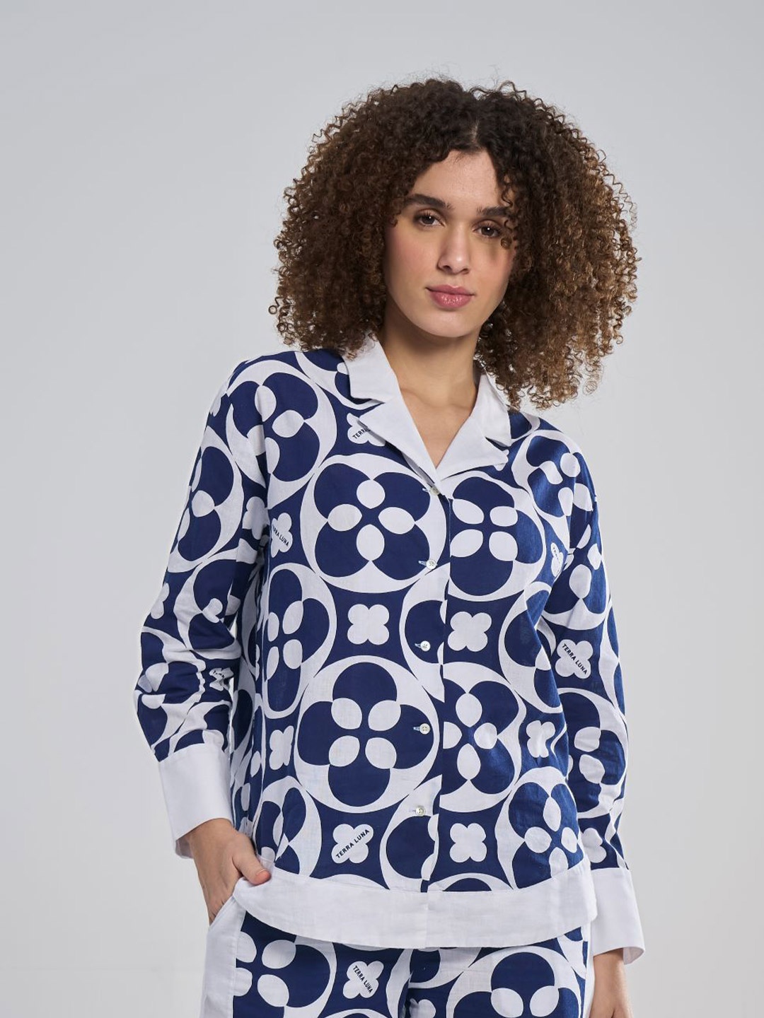 

Terra Luna Women Slim Fit Floral Opaque Printed Casual Shirt, Multi