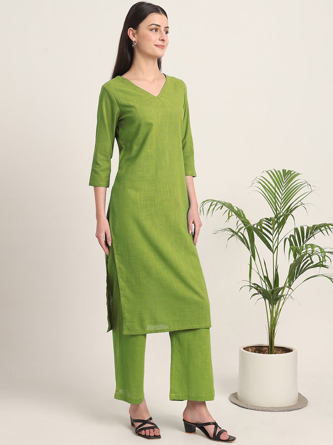 

Thevasa Verve And Versality V-Neck Three-Quarter Sleeves Cotton Kurta, Green