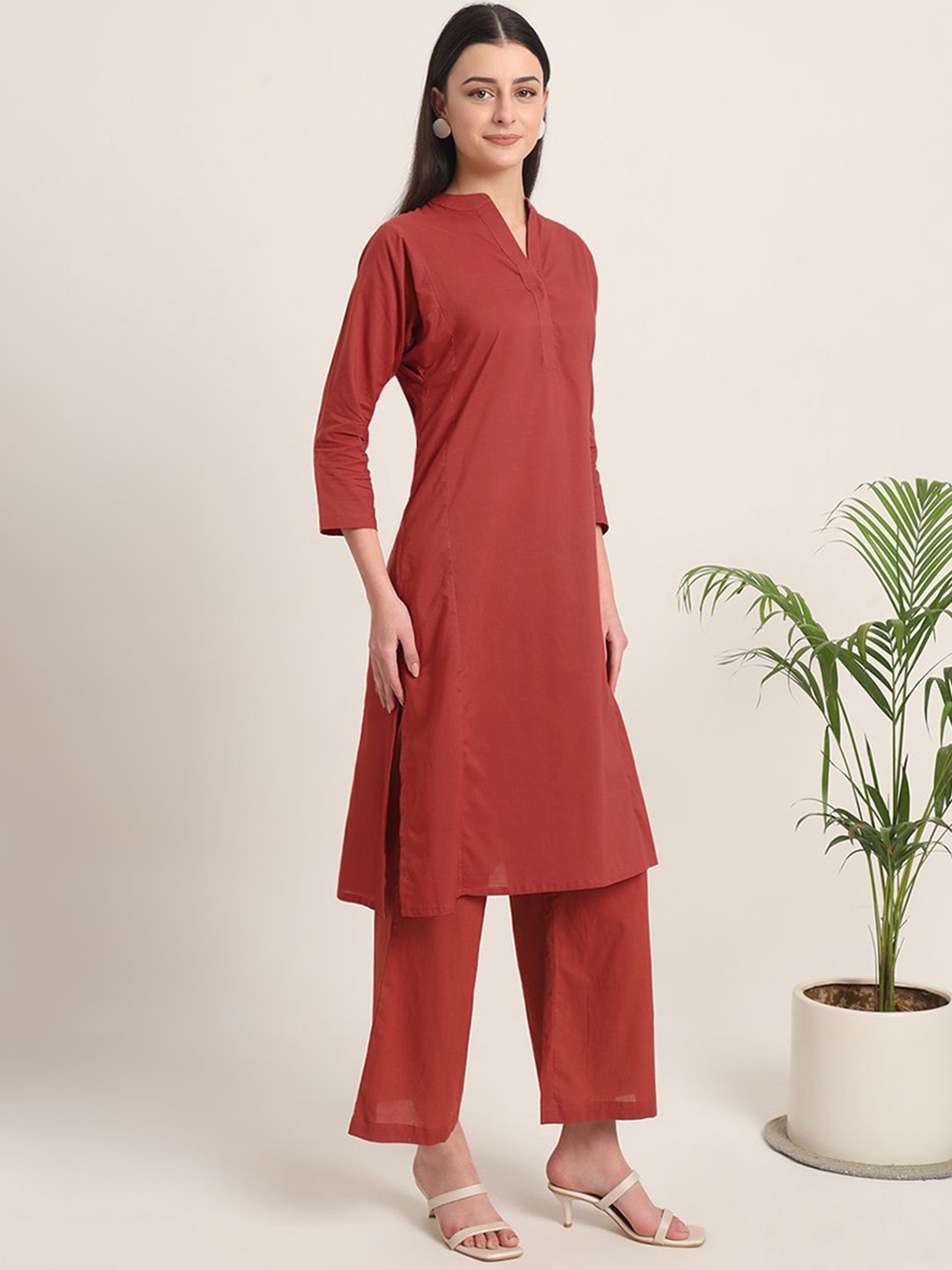 

Thevasa Everyday Bliss Mandarin Collar Cotton Straight Kurta, Red