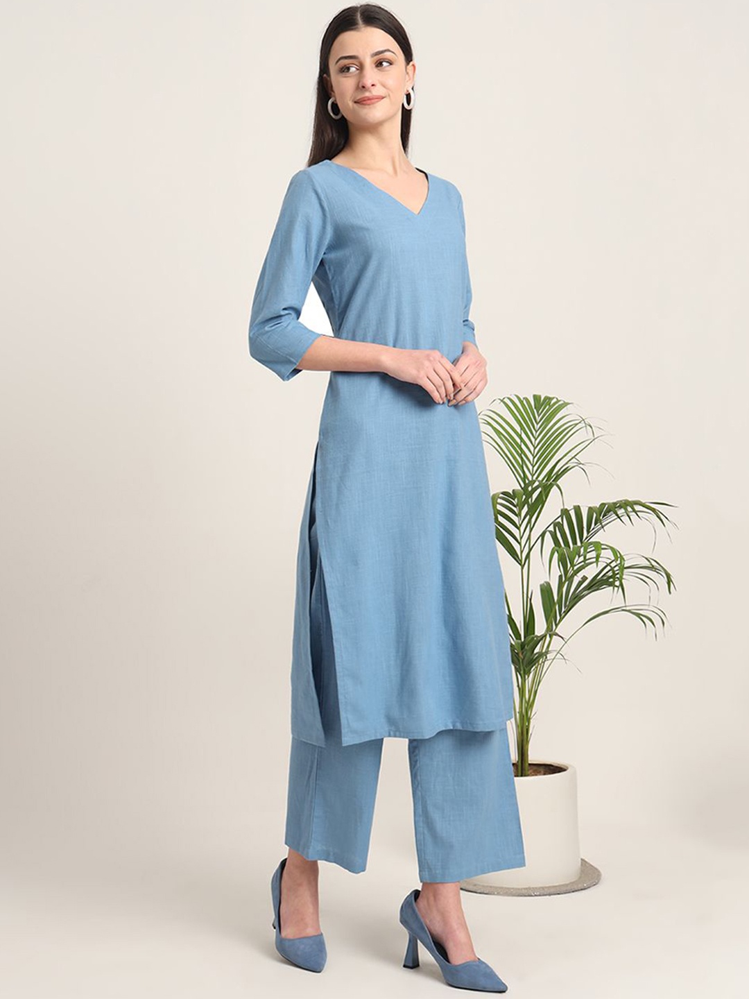 

Thevasa Verve And Versality V-Neck Three-Quarter Sleeves Cotton Kurta, Blue