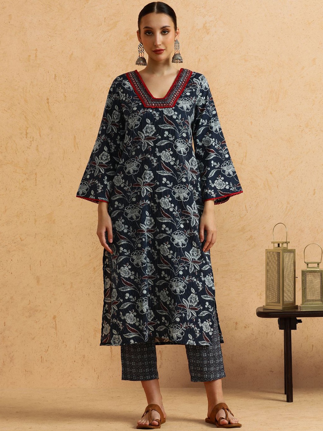 

STYLEBAAZI Floral Printed V-Neck Pure Cotton Kurta With Trouser, Blue