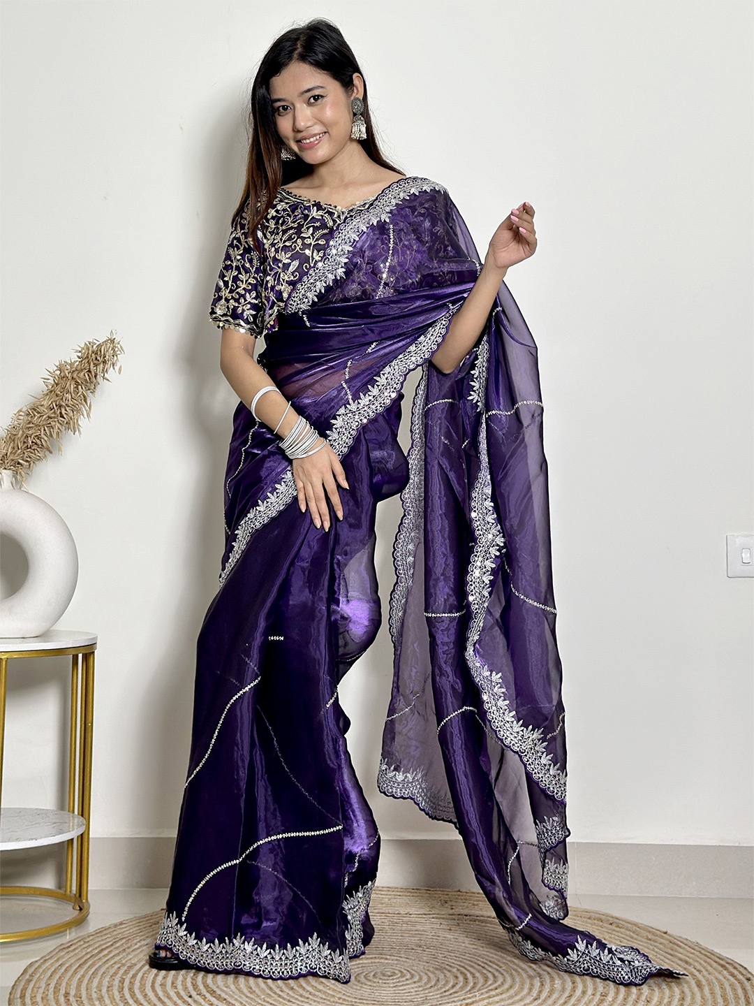 

DIVASTRI Women Embellished Sequinned Organza Saree, Violet