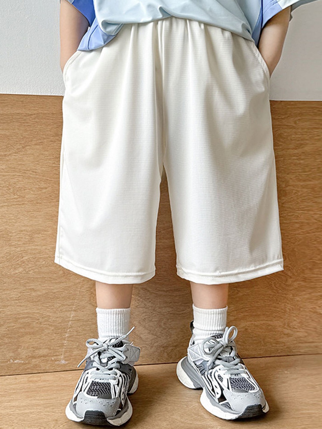 

LULU & SKY Boys Shorts, White