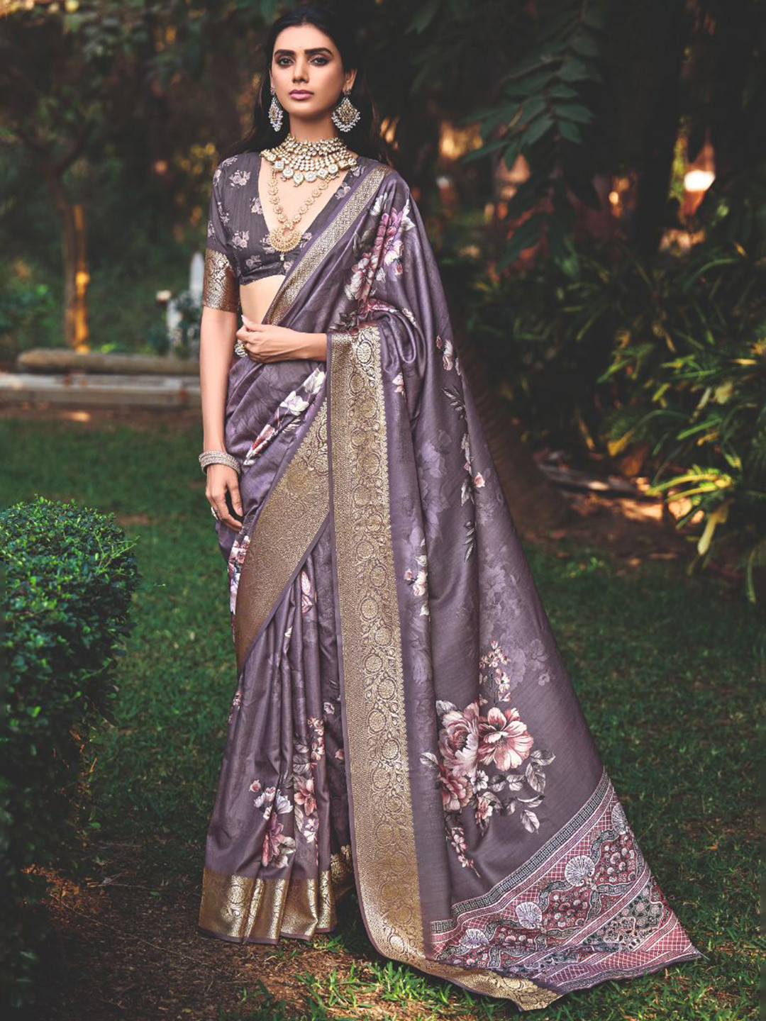 

Sangria Digital Floral Printed Saree With Blouse Piece, Purple