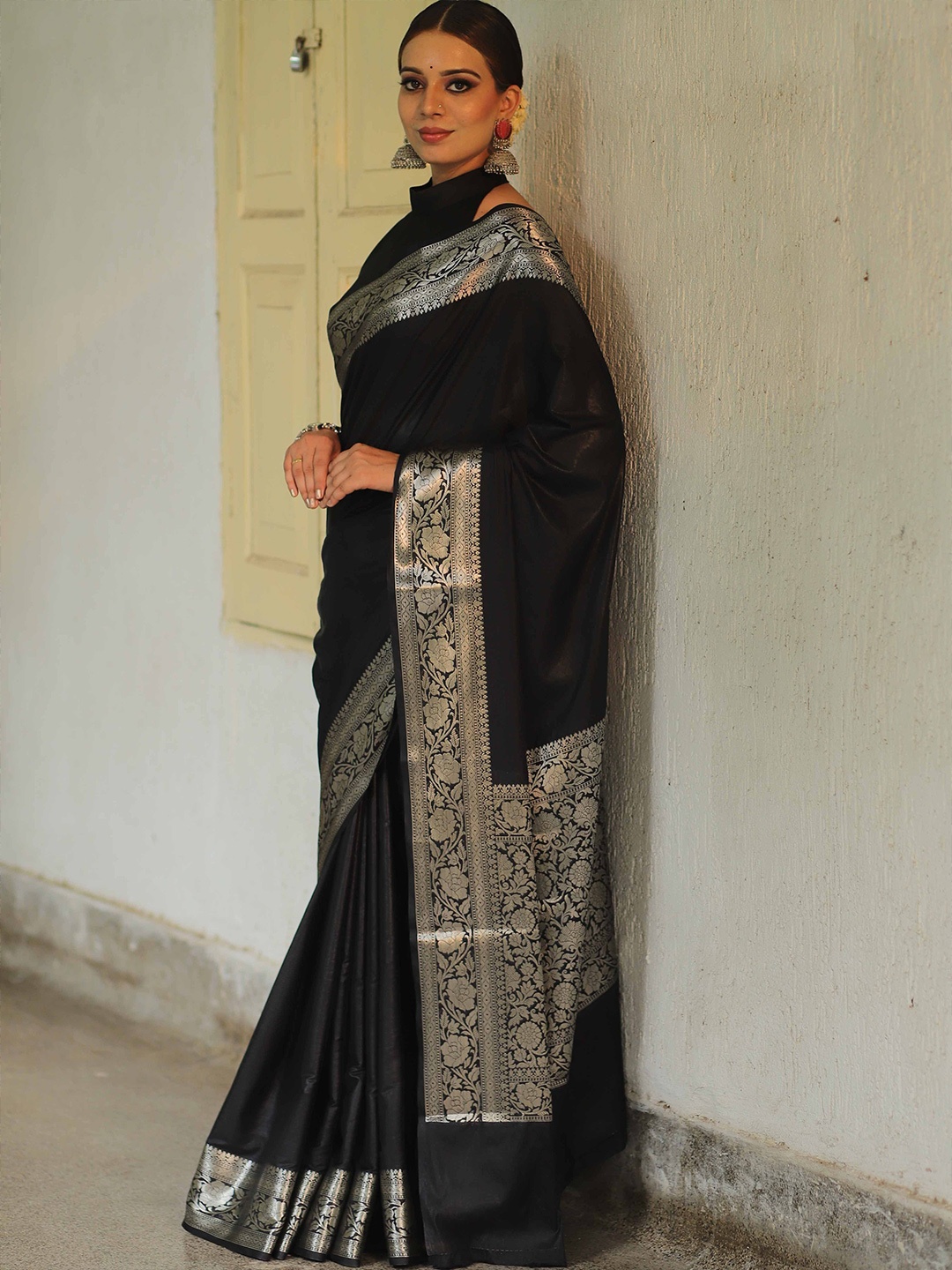 

Banarasee Zari Silk Blend Banarasi Saree, Black