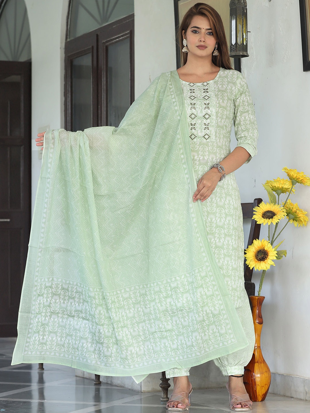 

RI AND SU Floral Embroidered Round Neck Pure Cotton Straight Kurta With Salwar & Dupatta, Green