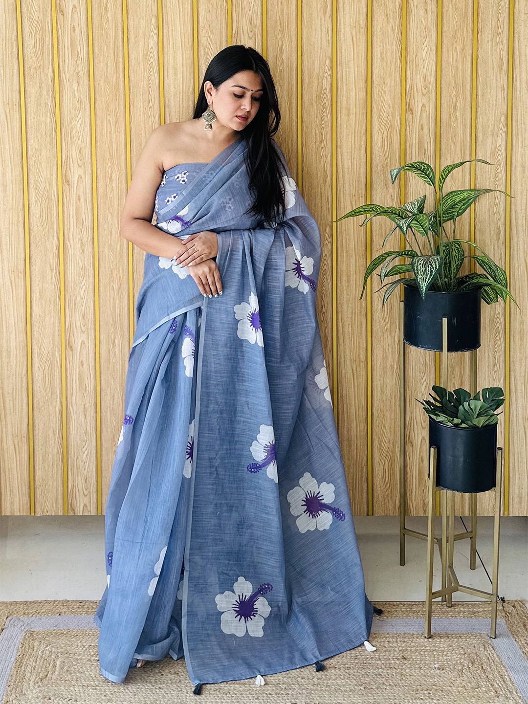 

Moda Rapido Floral Saree, Blue