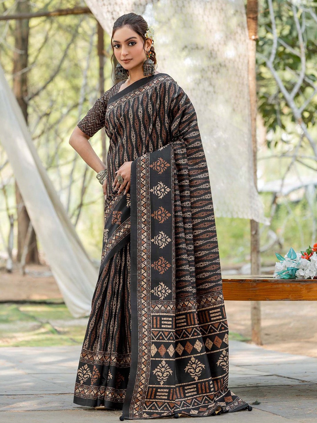 

Saree mall Silk Blend Sarees, Black