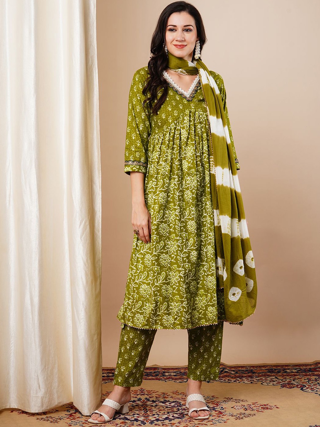 

FASHOR Bandhani Printed V-Neck Empire Pure Cotton Anarkali Kurta with Trousers & Dupatta, Green