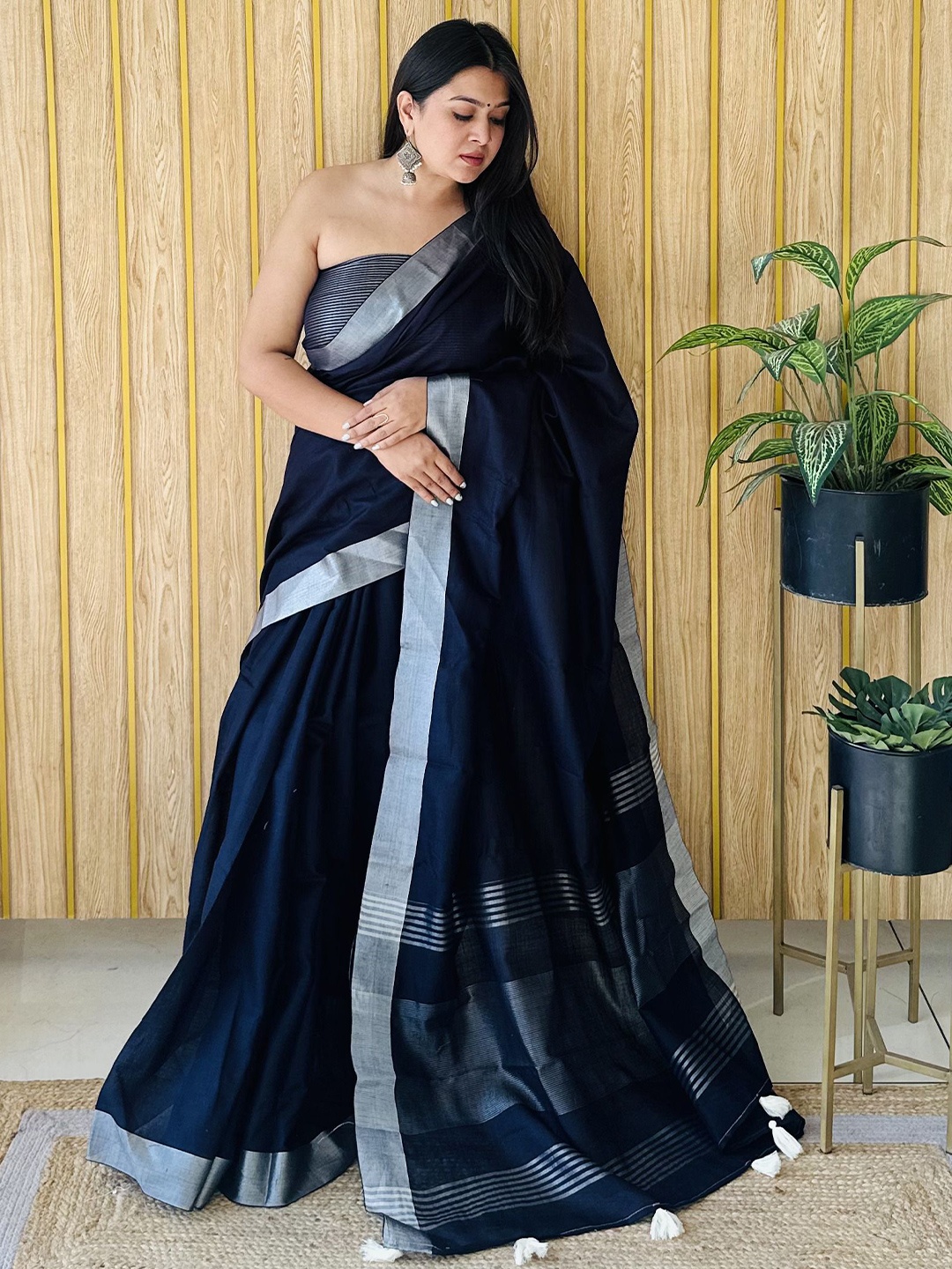 

Moda Rapido Zari Saree, Navy blue