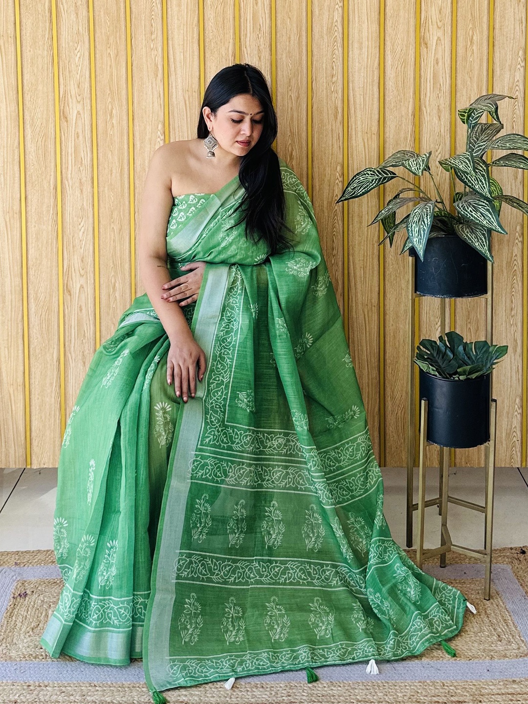 

Moda Rapido Floral Zari Saree, Green