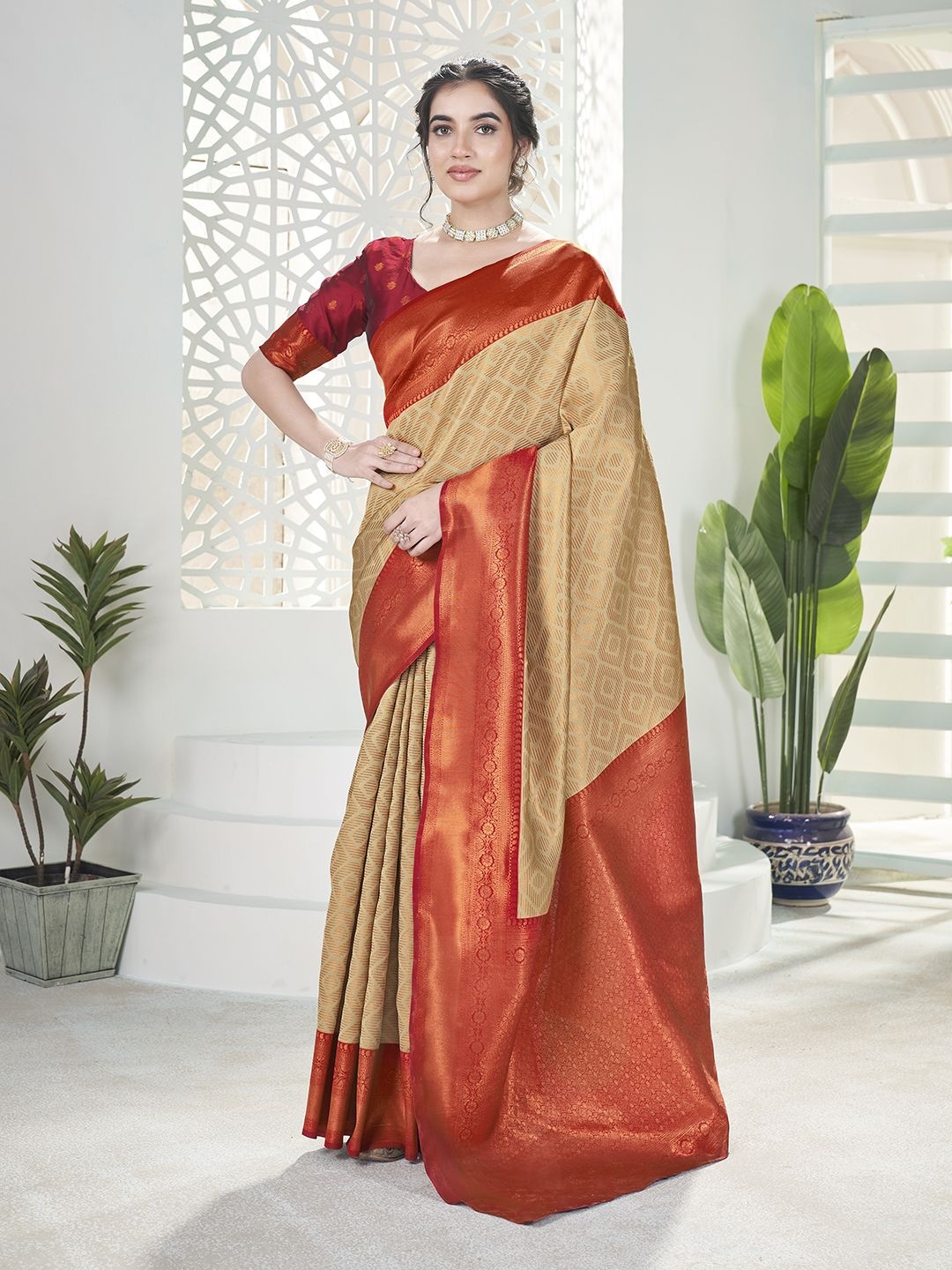

Sangria Woven Design Saree With Blouse, Brown