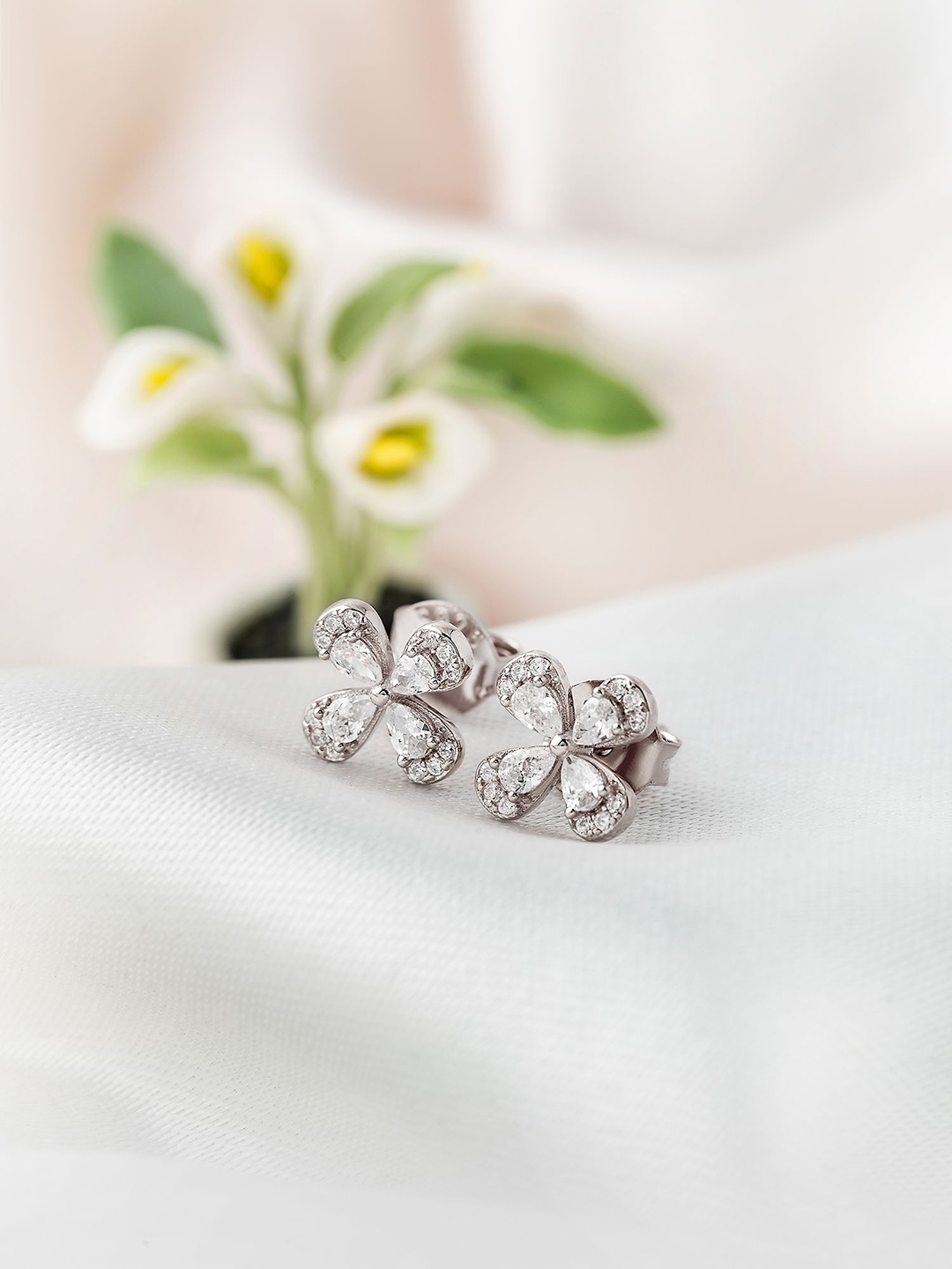 

SILBERRY 925 Sterling Silver Rhodium-Plated Tiny Petal Floral Studs