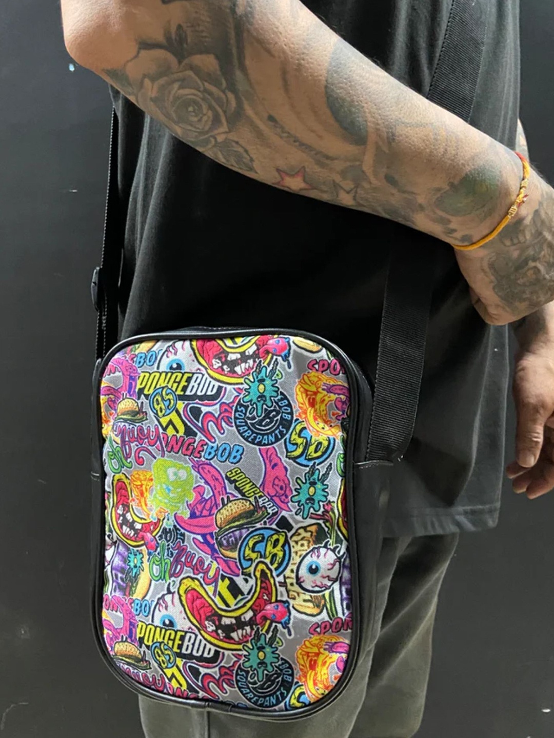 

URBAN PITARA Unisex Printed Messenger Bag, Black
