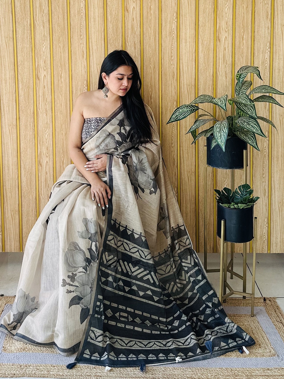 

Moda Rapido Floral Zari Saree, Camel brown