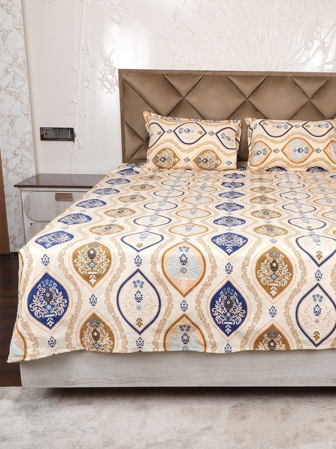 

AVI Gold-Toned & Blue Ethnic Motifs 180 TC King Bedsheet with 2 Pillow Covers