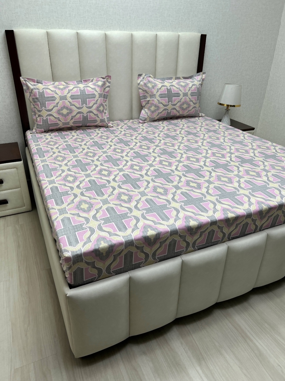 

Pure Decor Velar Pink Printed Pure Cotton 230 TC Super King Bedsheet Set 2.74 m x 3.04 m