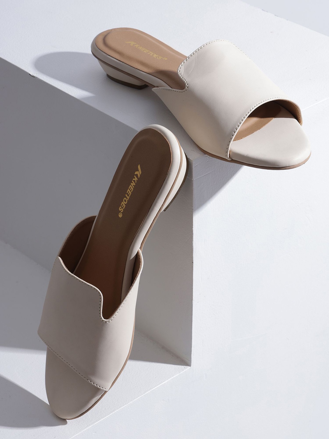 

KNEETOES Women Open Toe Flats, Beige